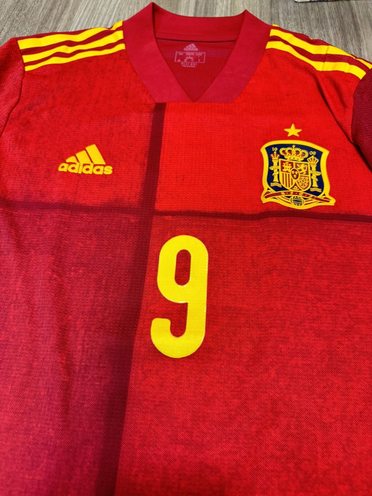 Adidas Spain Euro2020 player issue home shirt #9 Gerard Size US L / EU 52-54 / 3 - 3 Thumbnail