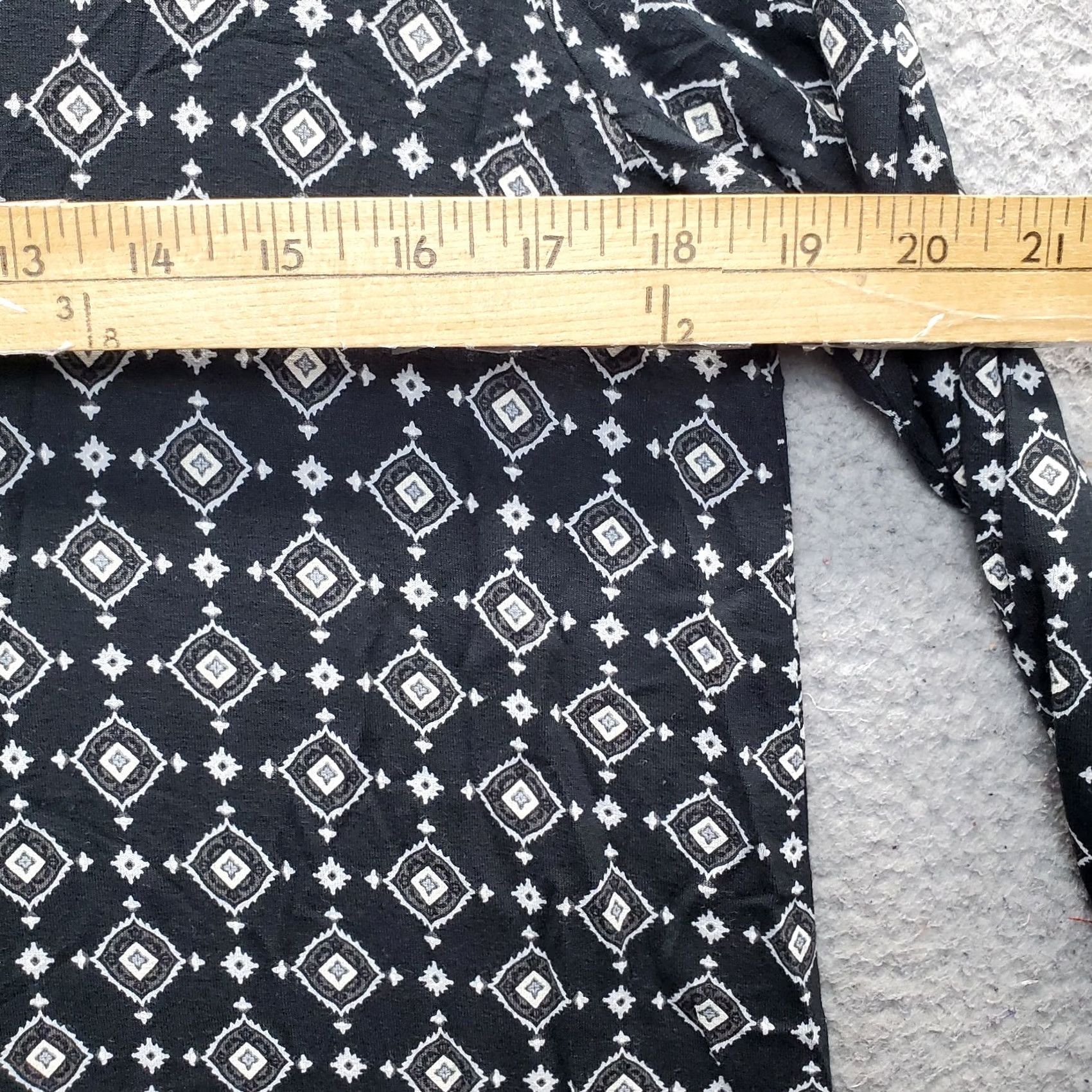 J. Jill J. Jill Wearever Collection Tunic Top Womens M Multicolor Geometric Stretch Pullover Shirt Womens M Geometric Tunic Size M / US 6-8 / IT 42-44 - 4 Thumbnail