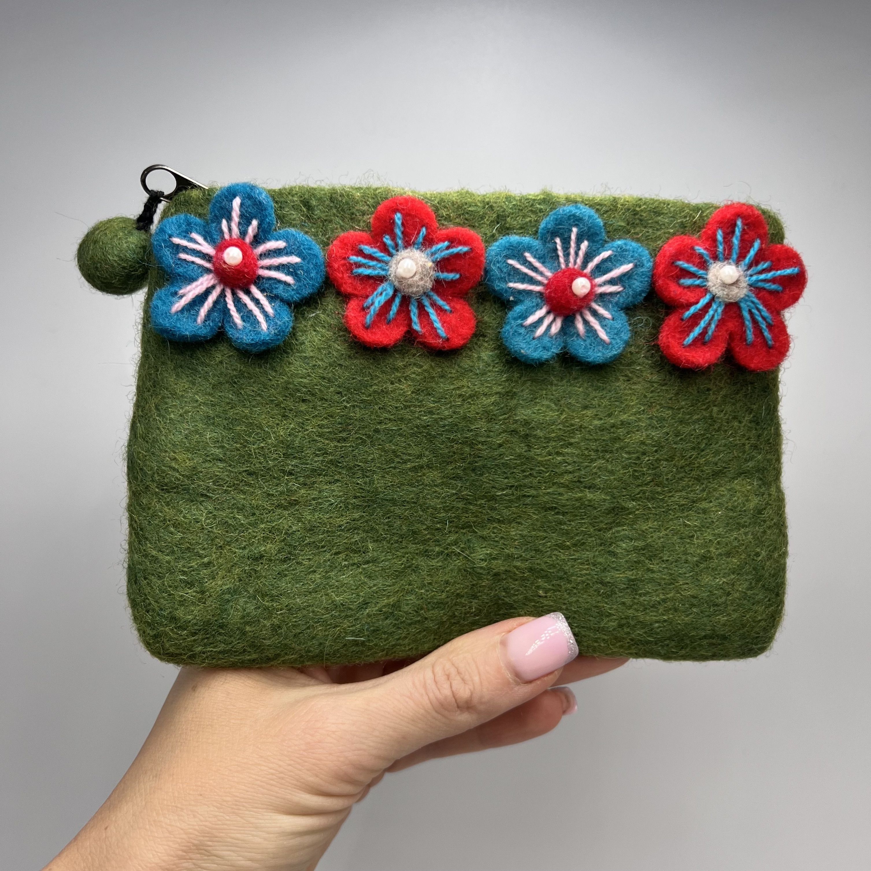 Handmade Handmade Green Felt Wool Coin Purse Floral Zip Pouch Nepal Size ONE SIZE - 1 Thumbnail