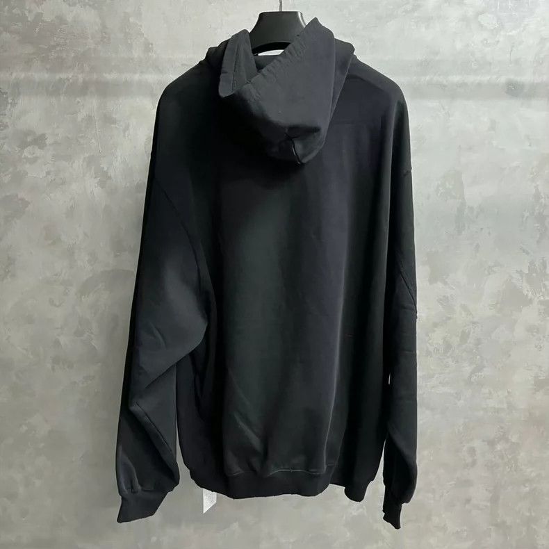 Balenciaga Balenciaga Black monogrammed print hooded long sleeve swea Size US M / EU 48-50 / 2 - 2 Thumbnail