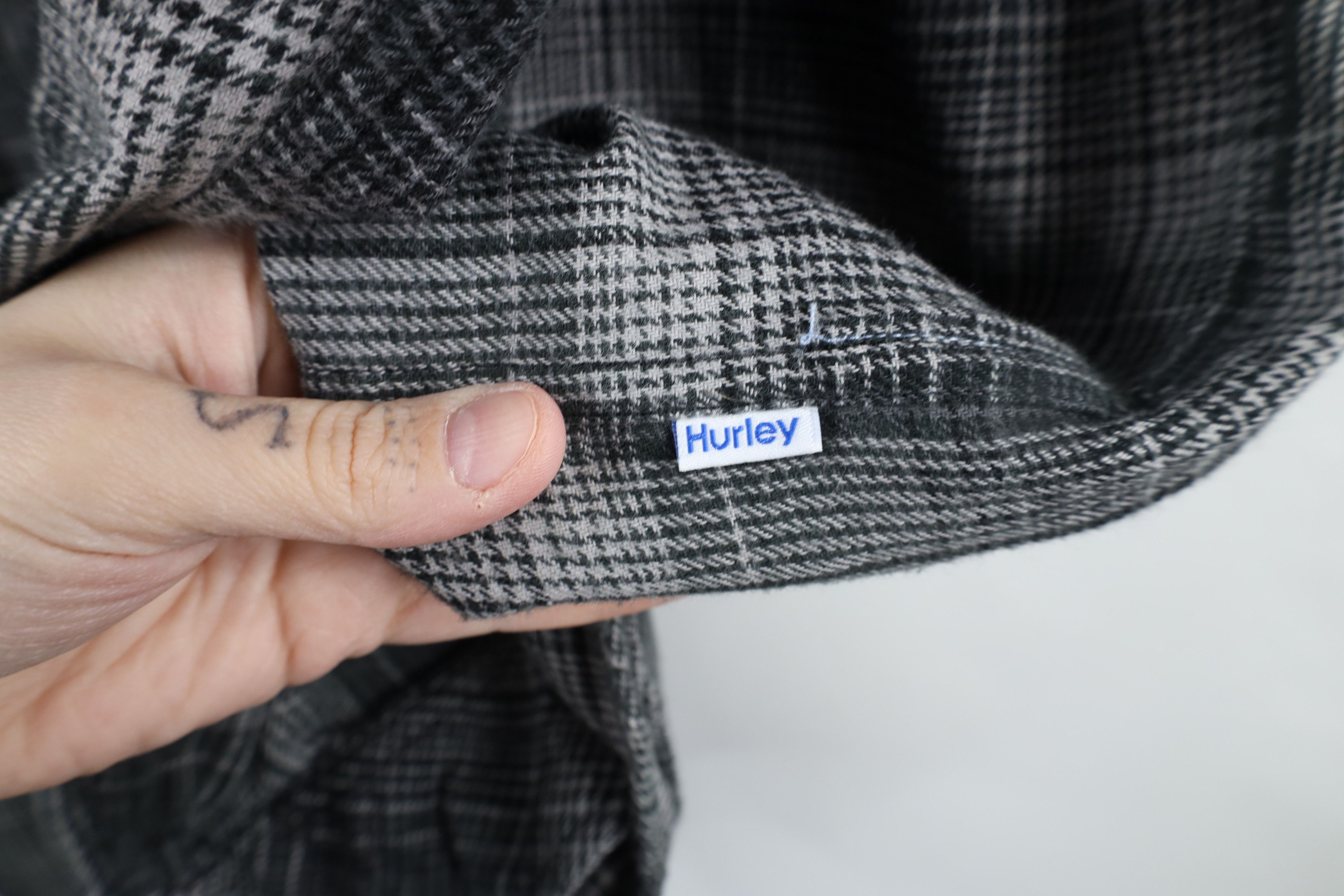 Hurley × Vintage Vintage Y2K Hurley Surfing Collared Button Shirt Plaid Size US L / EU 52-54 / 3 - 4 Thumbnail
