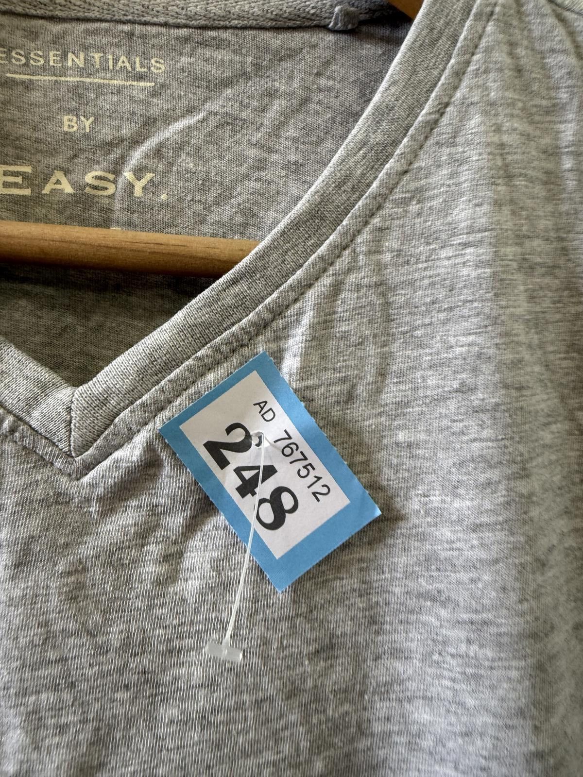 Designer Essentials by Easy Men's Large Gray V-Neck Short Sleeve T-Sh Size US L / EU 52-54 / 3 - 2 Thumbnail