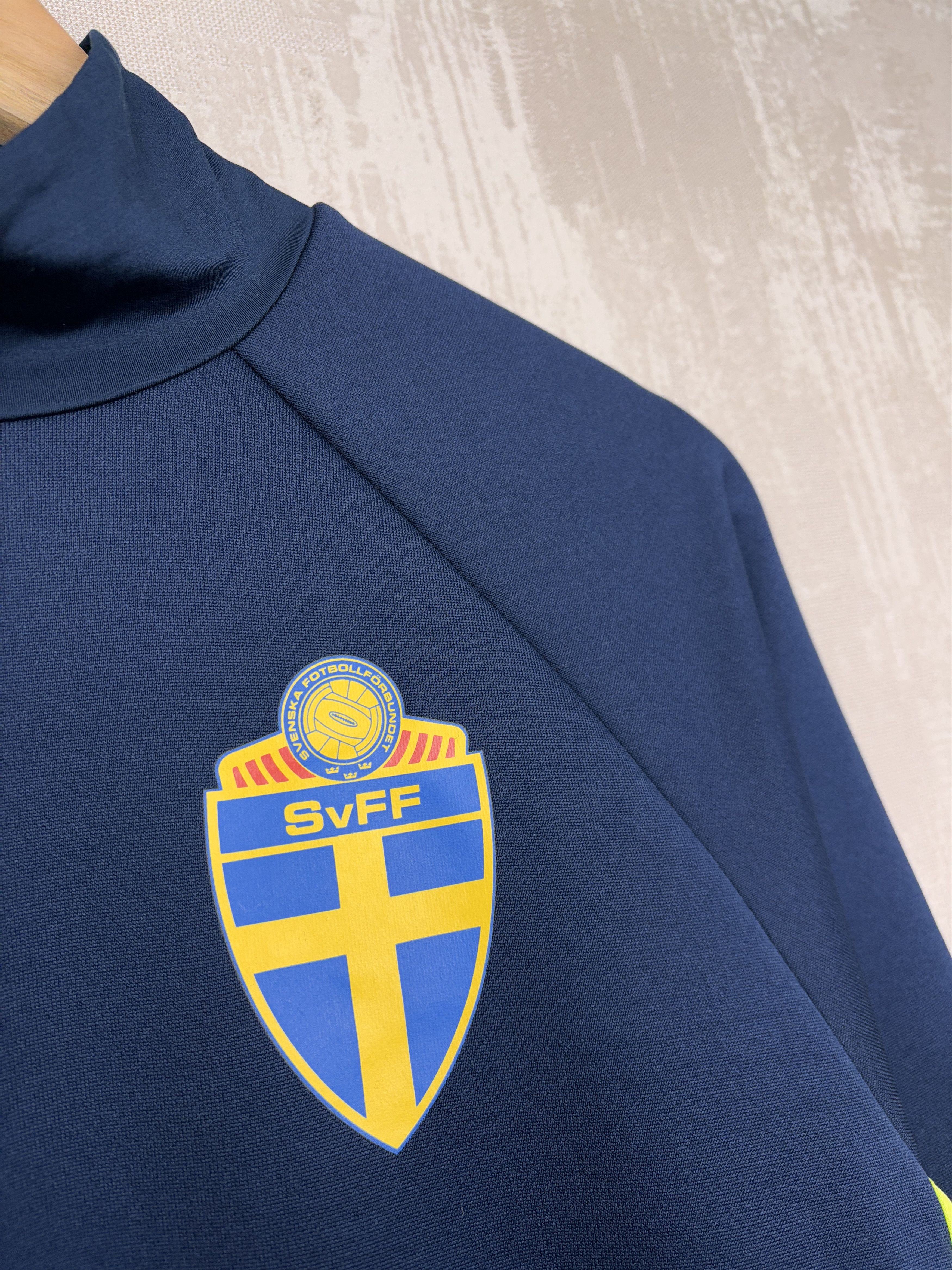 Adidas Sweden 2016-17 Adidas Training Top Soccer Football Size US XS / EU 42 / 0 - 4 Thumbnail