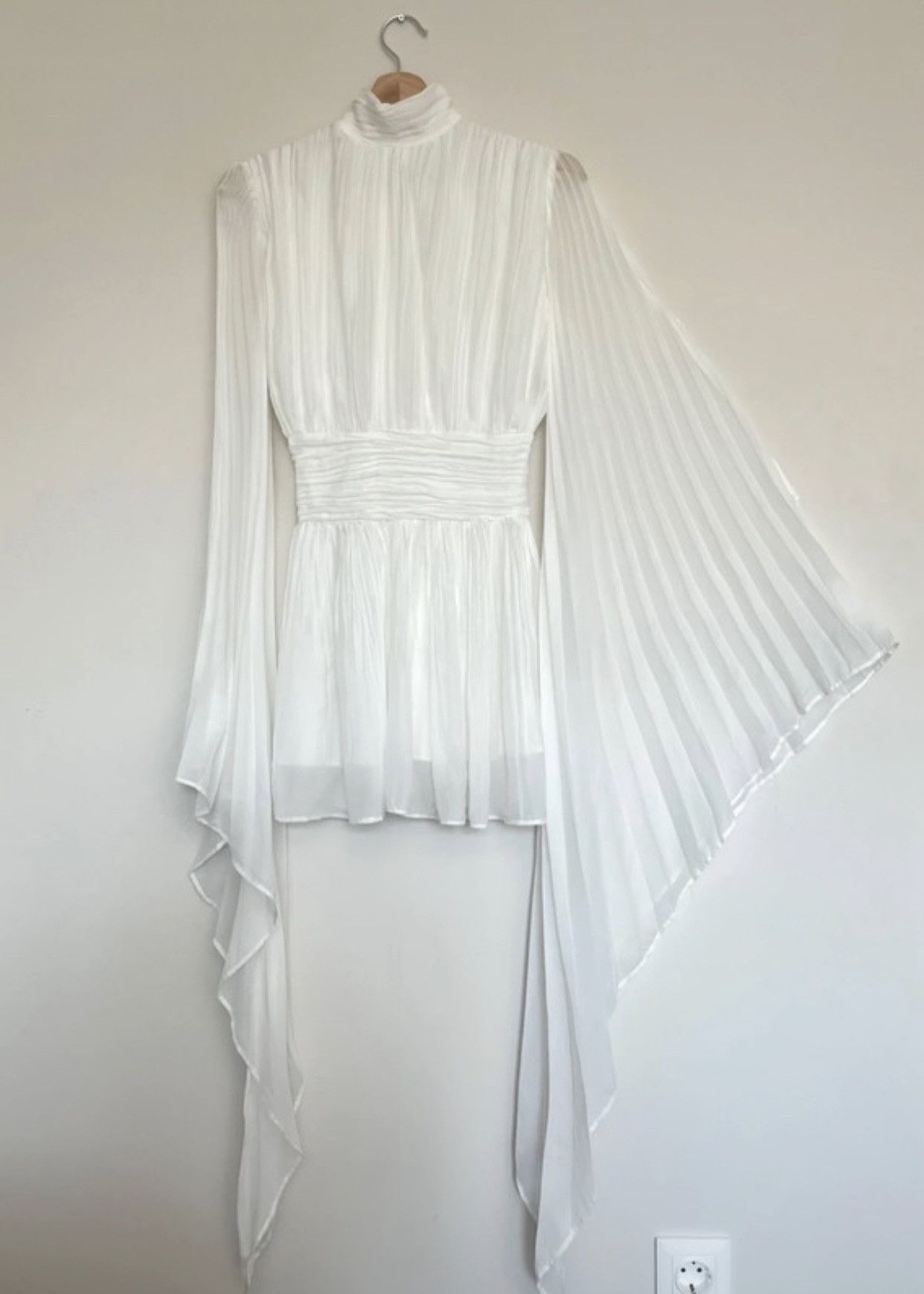 Other White angel-style dress with asymmetrical sleeves, Size XS / US 0-2 / IT 36-38 - 1 Thumbnail