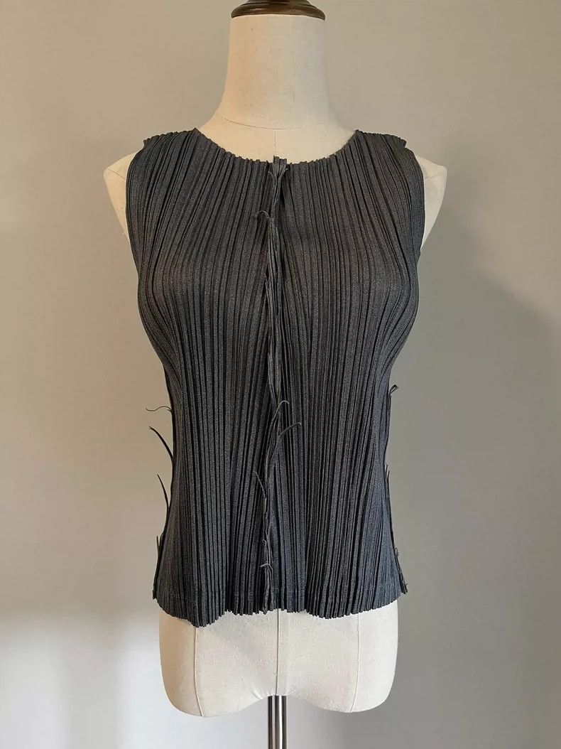 Issey Miyake Issey Miyake size:3 Grey pleated dragon whisker vest Size M / US 6-8 / IT 42-44 - 2 Thumbnail