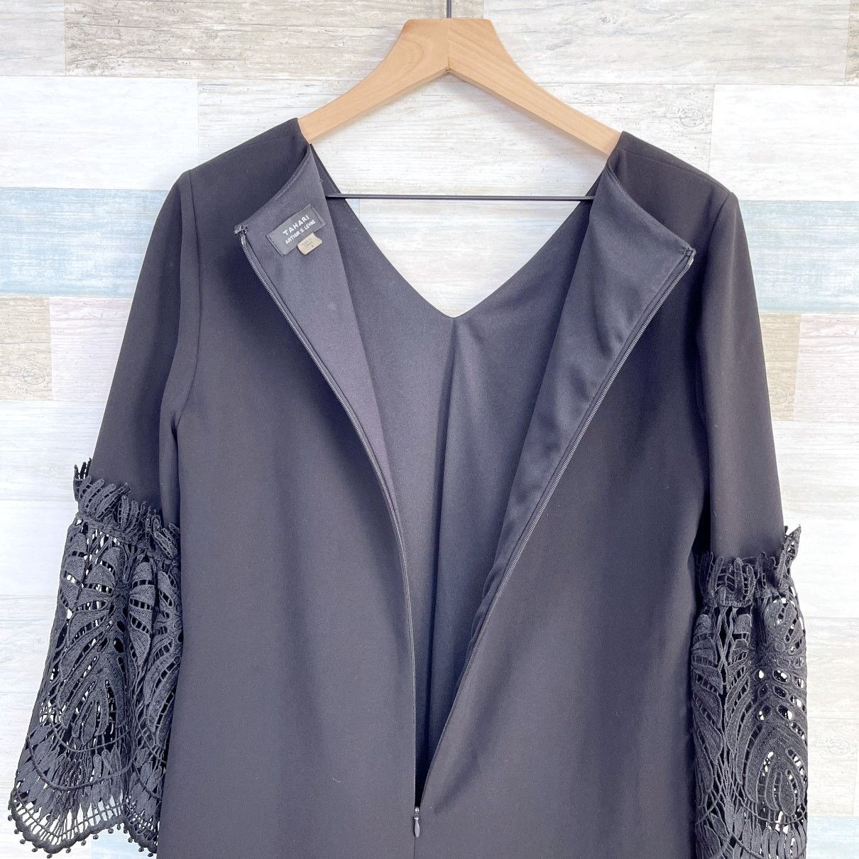 Elie Tahari Tahari Lace Bell Sleeve Cocktail Dress Black Long Sleeve 4 Size S / US 4 / IT 40 - 6 Thumbnail