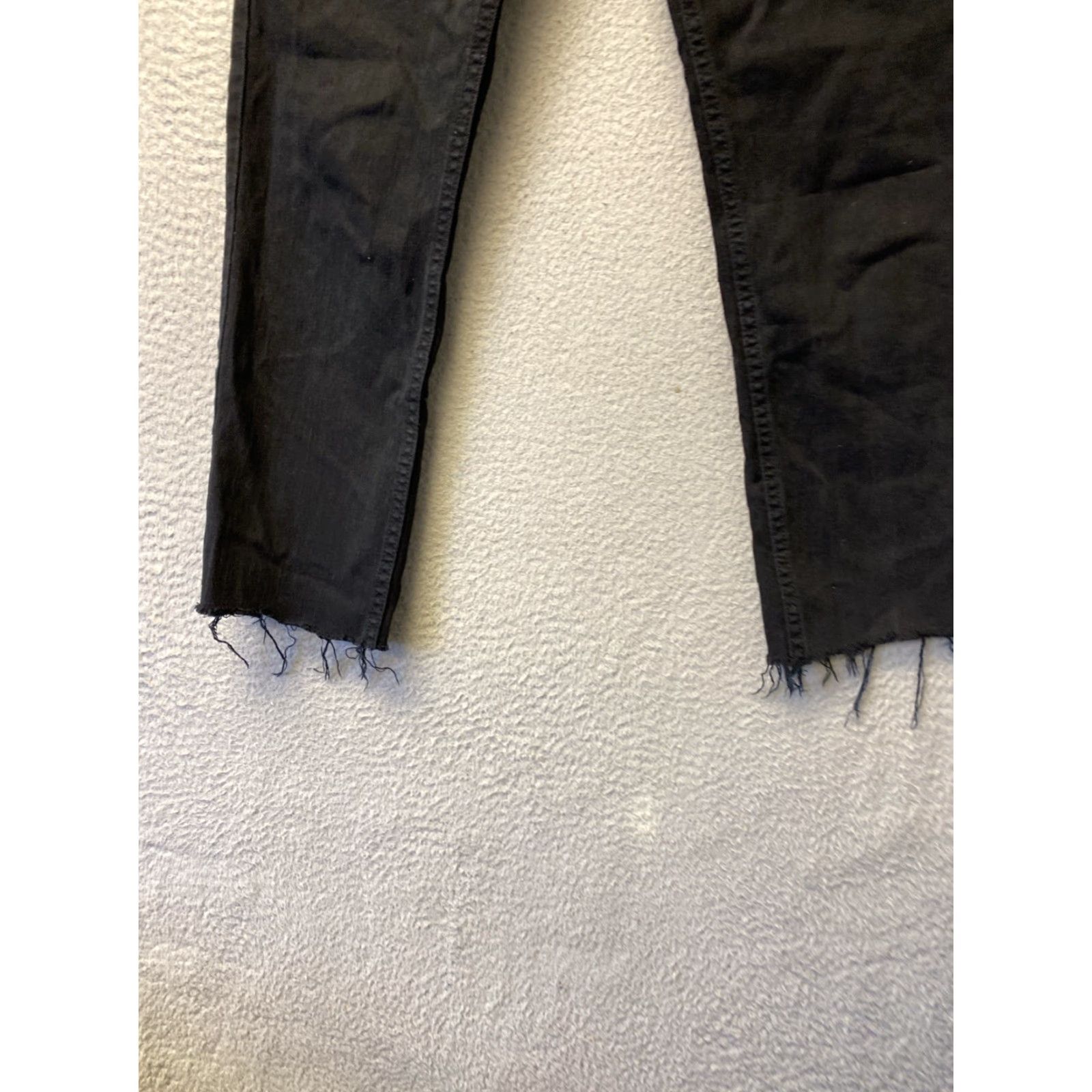 Levi's VINTAGE? No. But Levis 511 Jeans Mens 28x28 ACTUAL Black Slim Cut Hem /0424 Size US 28 / EU 44 - 2 Thumbnail
