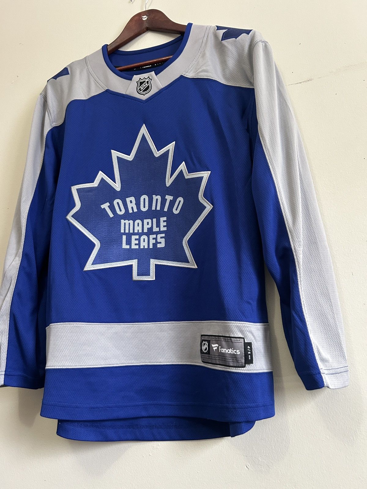 NHL 2021 Toronto Maple Leafs Reverse Retro NHL Jersey Size US S / EU 44-46 / 1 - 2 Thumbnail