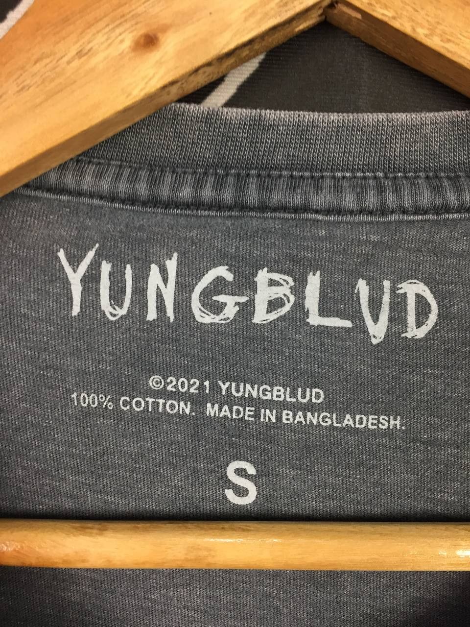 Band Tees Yungblud Deadhappy Logo Music Merch Charcoal Grey Tee Size US S / EU 44-46 / 1 - 9 Thumbnail