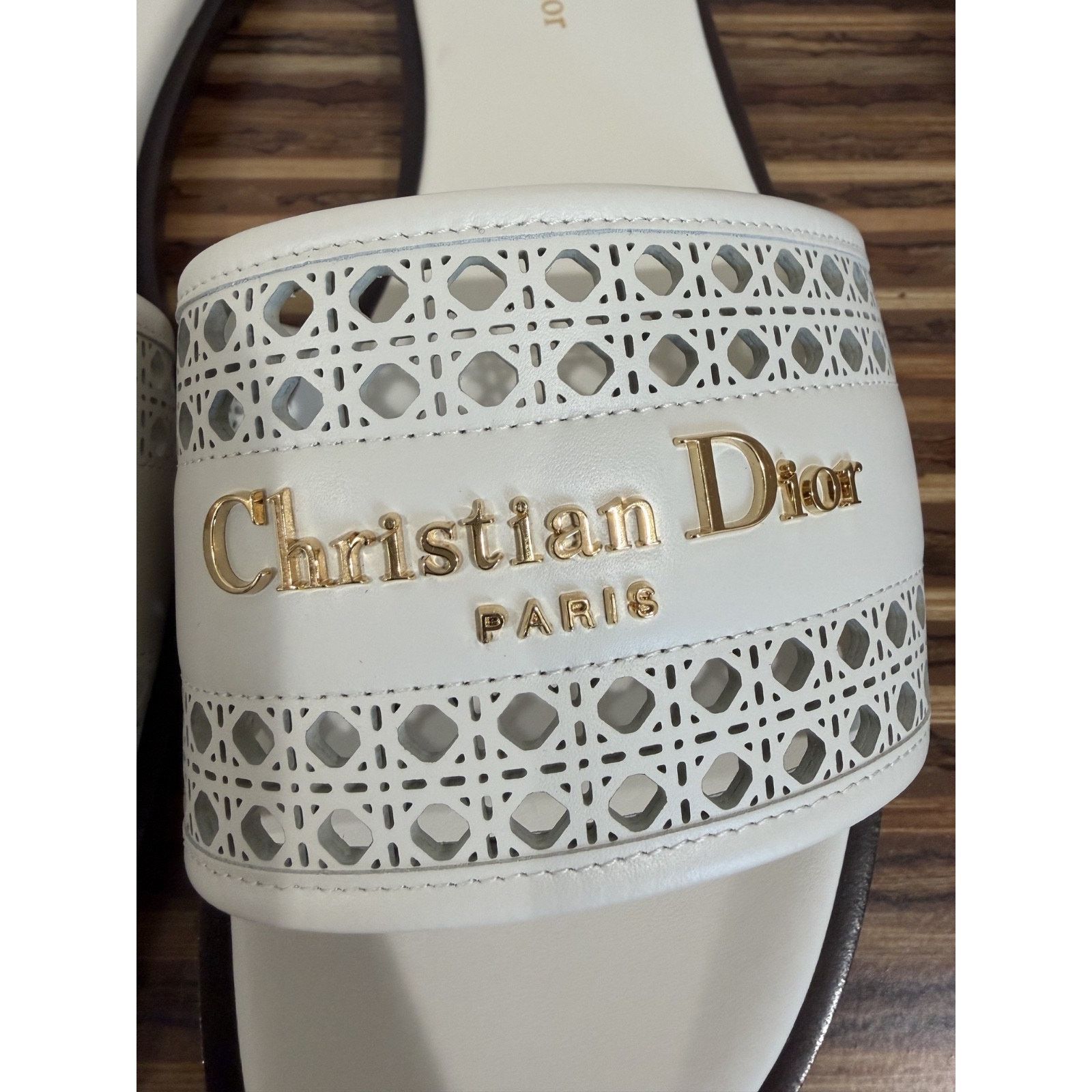Dior Dior D-Lane Dway Micro Cannage Off White Leather Slide 39 Size US 8 / IT 38 - 8 Thumbnail