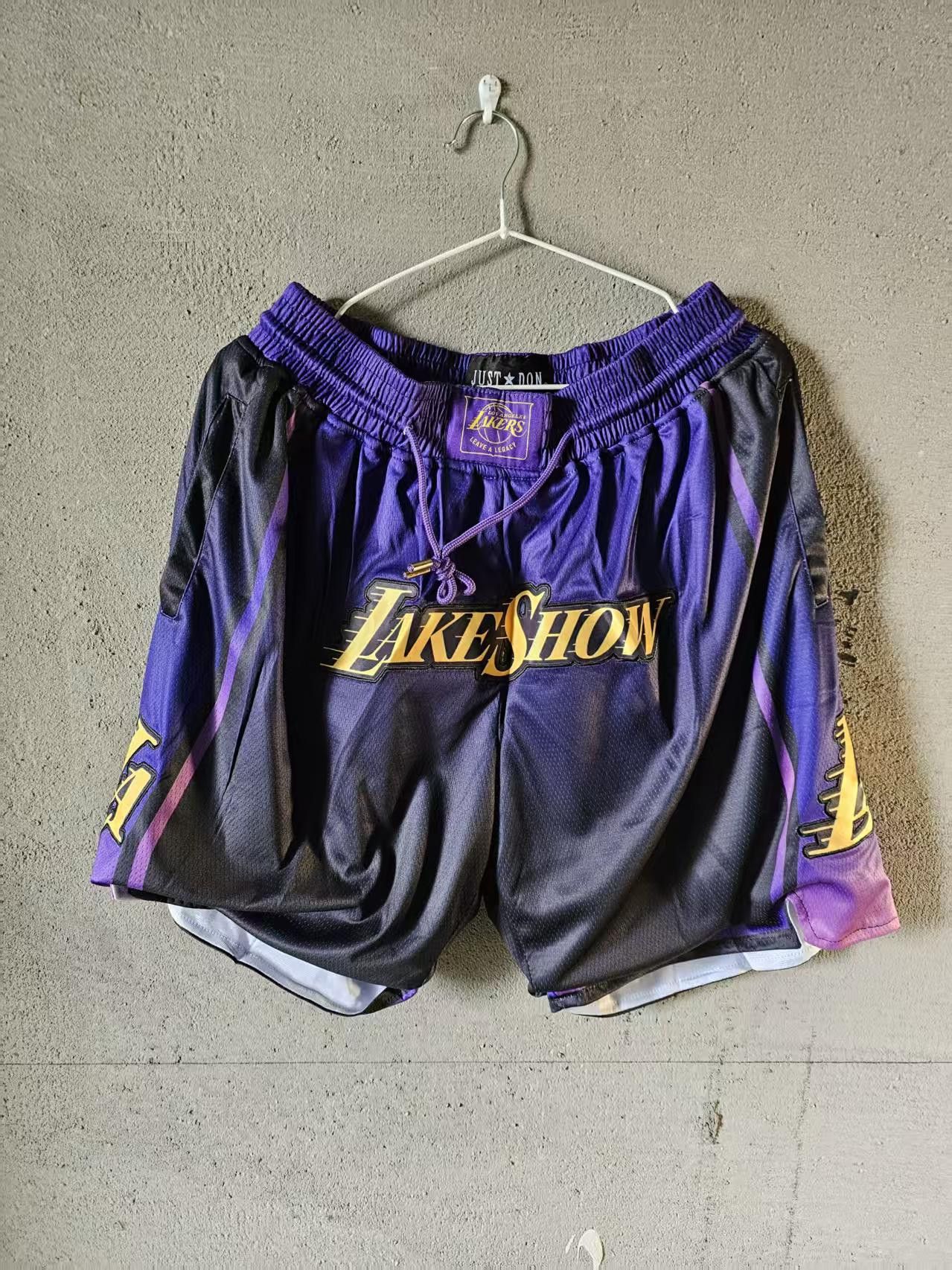 NBA Los Angeles Lakers Short Small Size Size US 32 / EU 48 - 1 Thumbnail