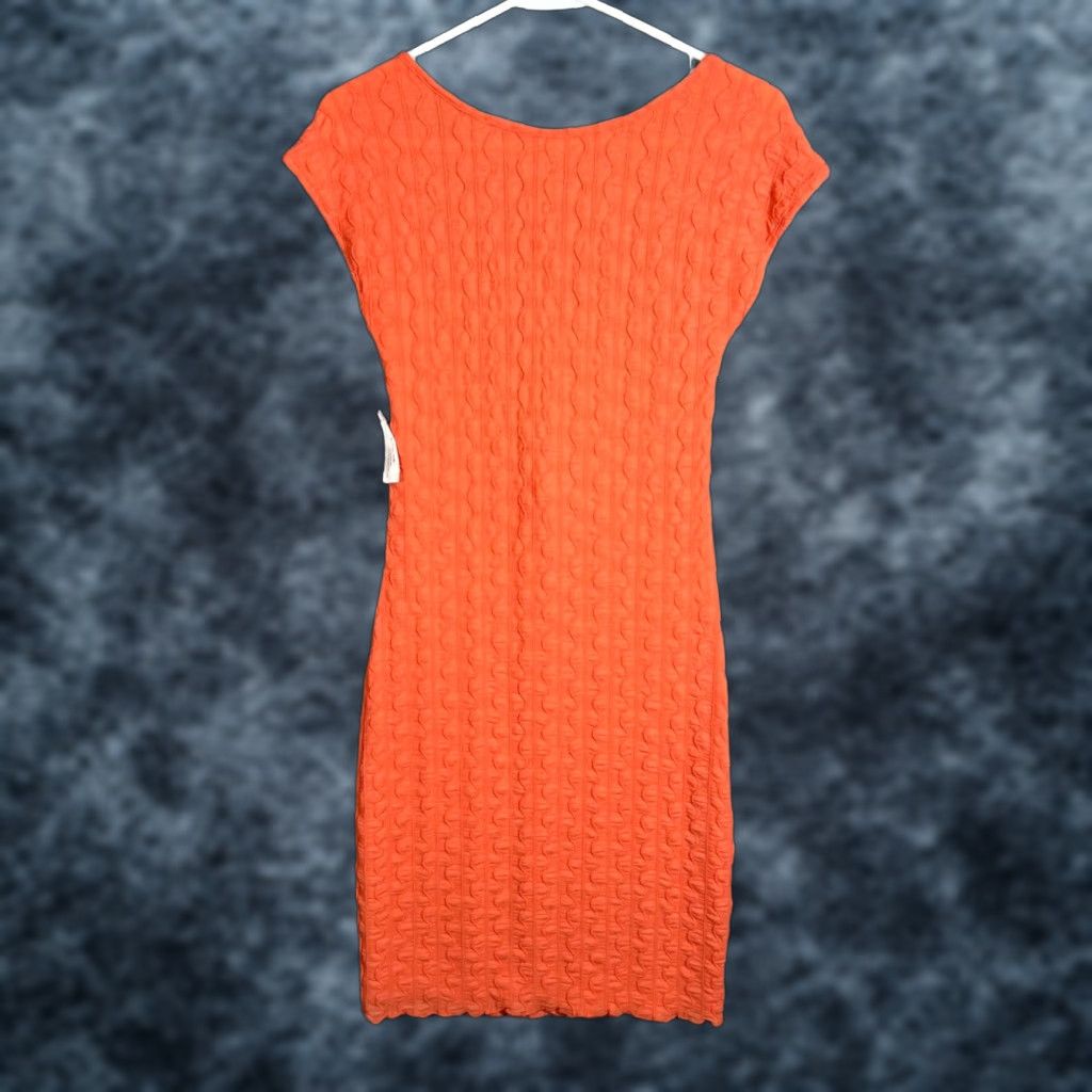 Find Me Now Bodycon Dress Women's Short Sleeve Size S Orange Knee Length Textured NEW with Tags Women’s Small Slim Fit