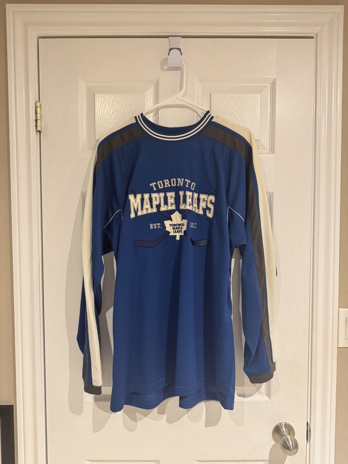 NHL Toronto maple leafs long sleeve Size US L / EU 52-54 / 3 - 1 Thumbnail
