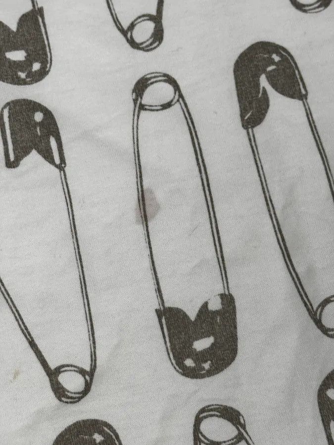 Dsquared2 2010s Dsquared2 White Safety Pin T-Shirt Size US S / EU 44-46 / 1 - 9 Thumbnail
