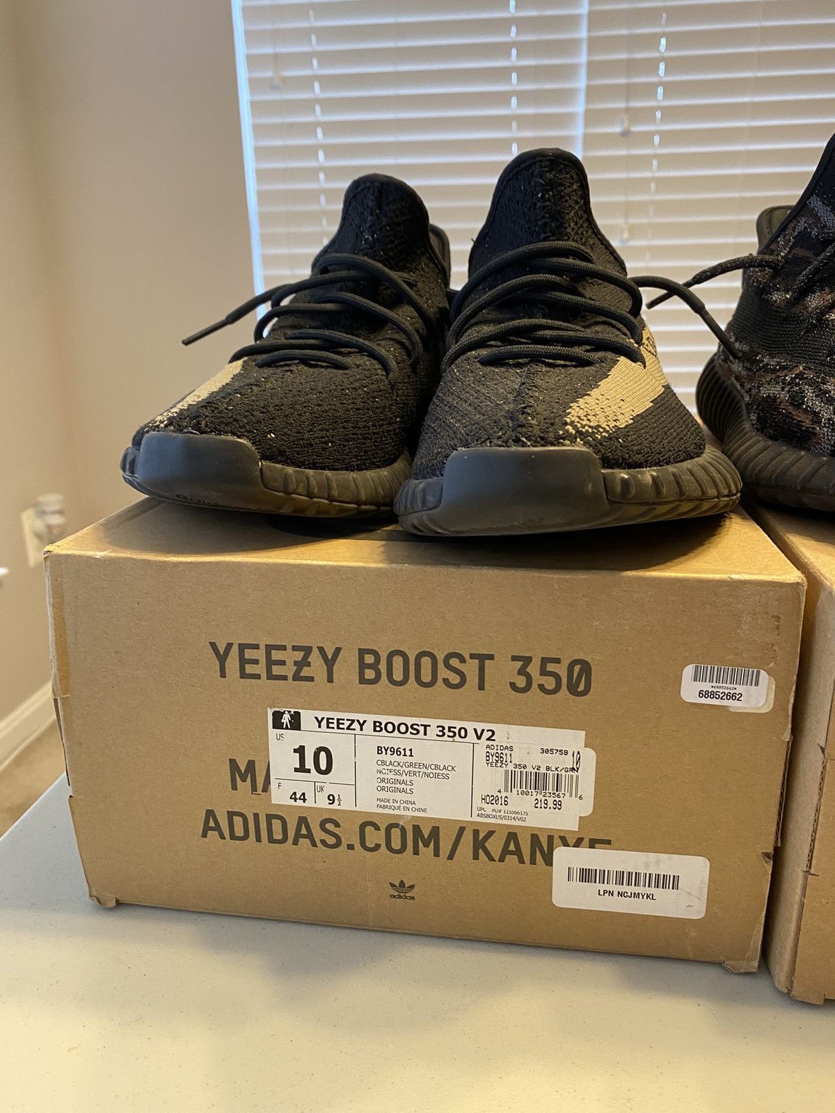 Yeezy Yeezy 350 Olive Size US 10 / EU 43 - 1 Thumbnail