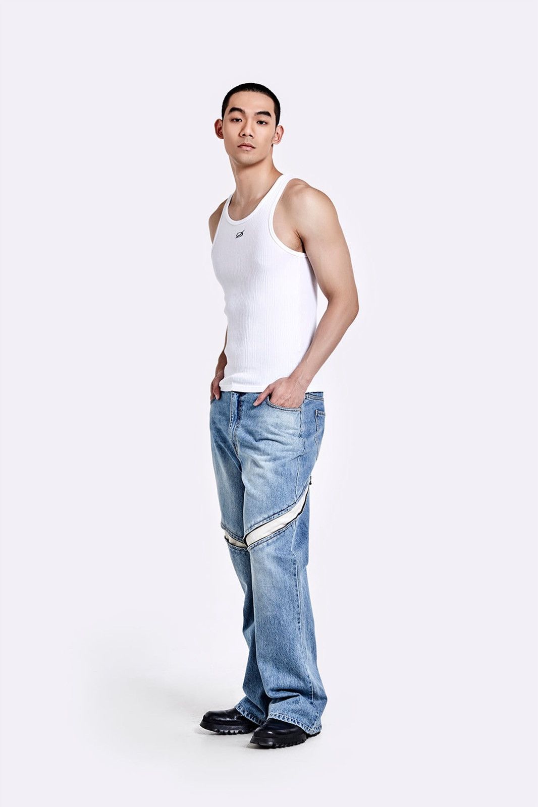 If Six Was Nine 51 PERCENT IRREGULAR EMBROIDERY LOGO SLEEVELESS WHT Size US XL / EU 56 / 4 - 6 Thumbnail