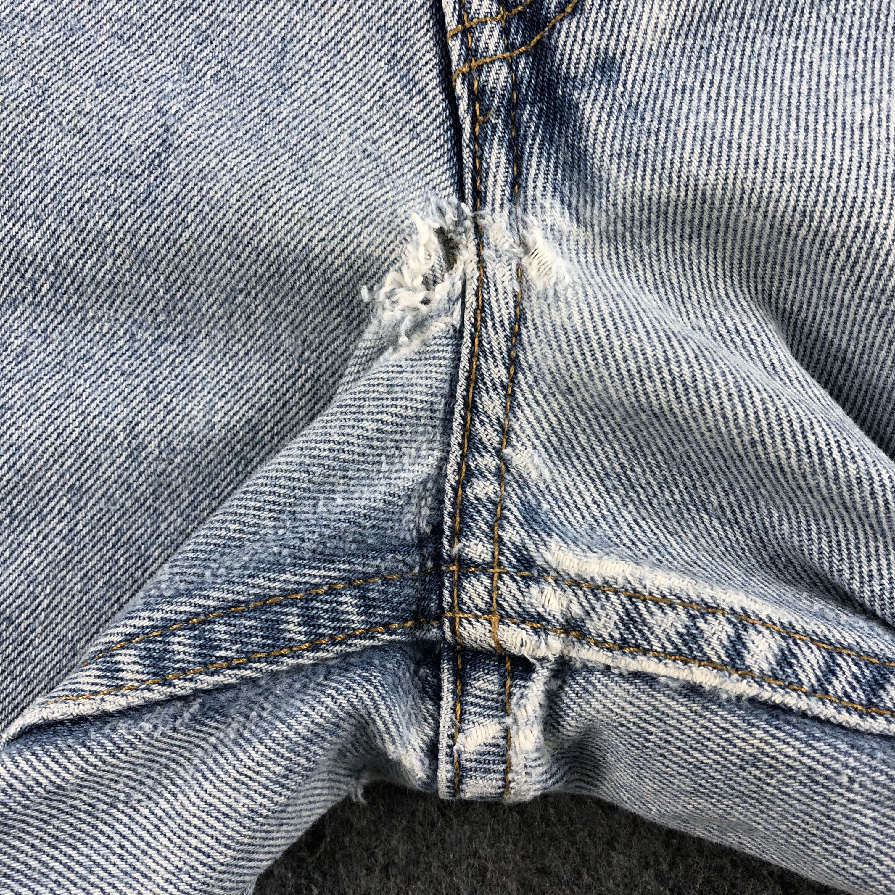 Levi's Vintage 90s Light Wash Levis 560 Jeans-J1690 Size US 34 / EU 50 - 13 Thumbnail