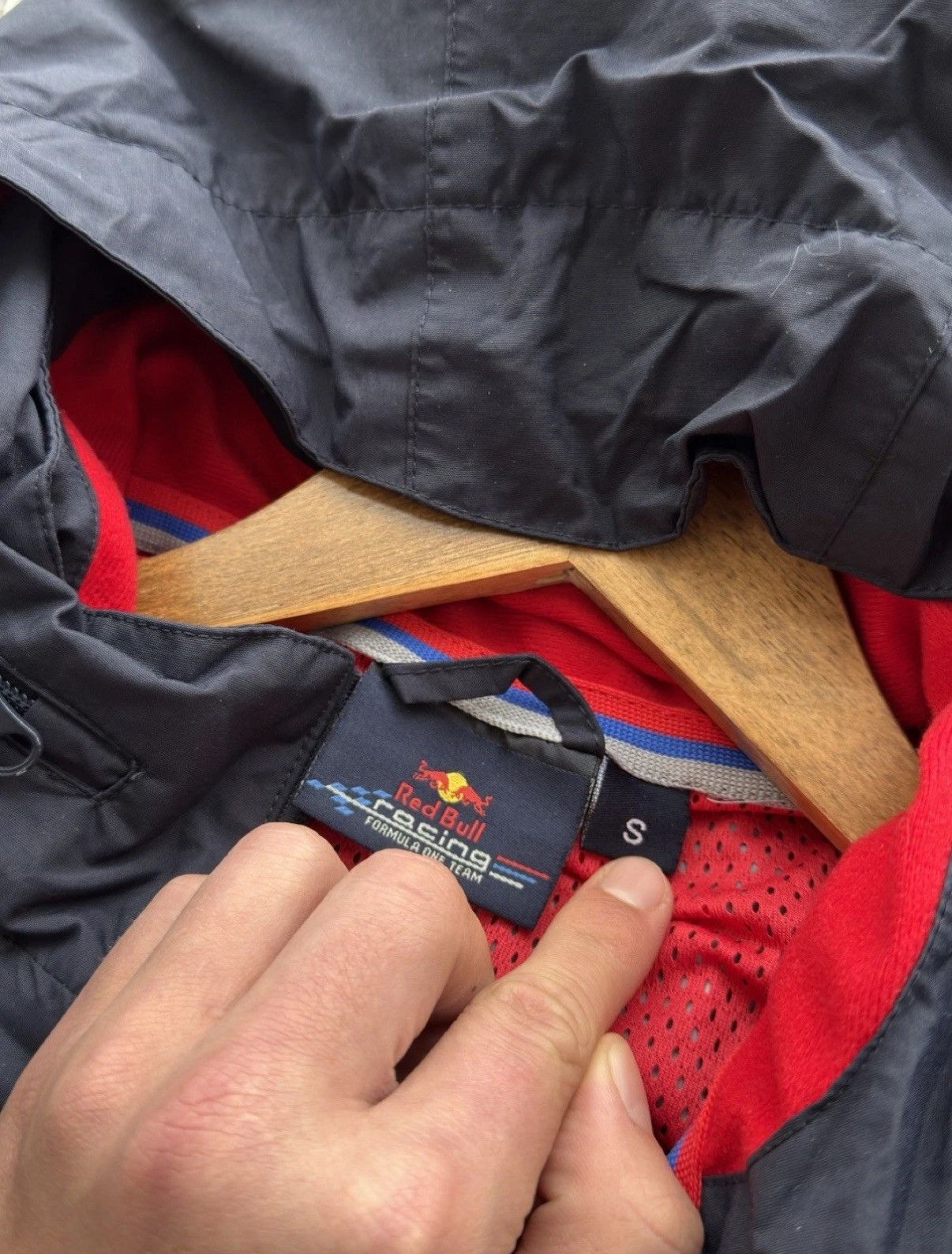 Red Bull Red Bull Infiniti Racing Windbreaker Distressed Jacket SizeS Size US S / EU 44-46 / 1 - 13 Thumbnail