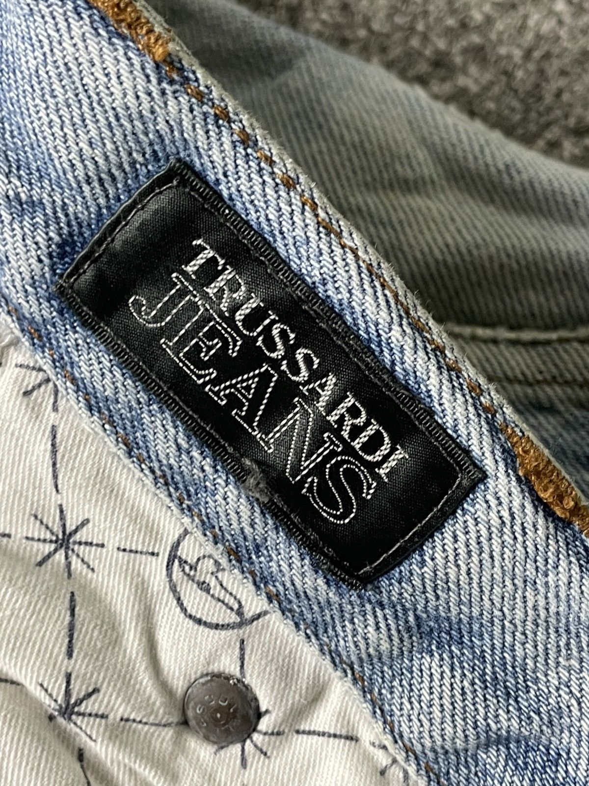 Trussardi × Vintage TRUSSARDI Men’s Tapered Distressed Denim Jeans (106) Size US 40 / EU 56 - 6 Thumbnail