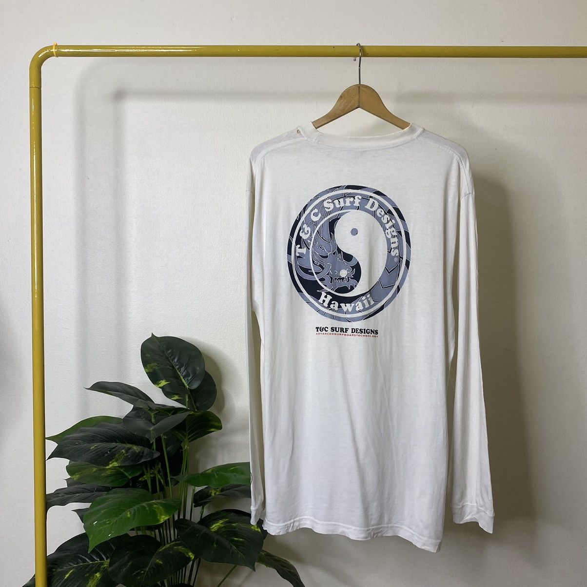 Vintage Vintage Y2K T&C Surf Design Ying Yang Dragon Backhit LS Tee Size US L / EU 52-54 / 3 - 1 Thumbnail