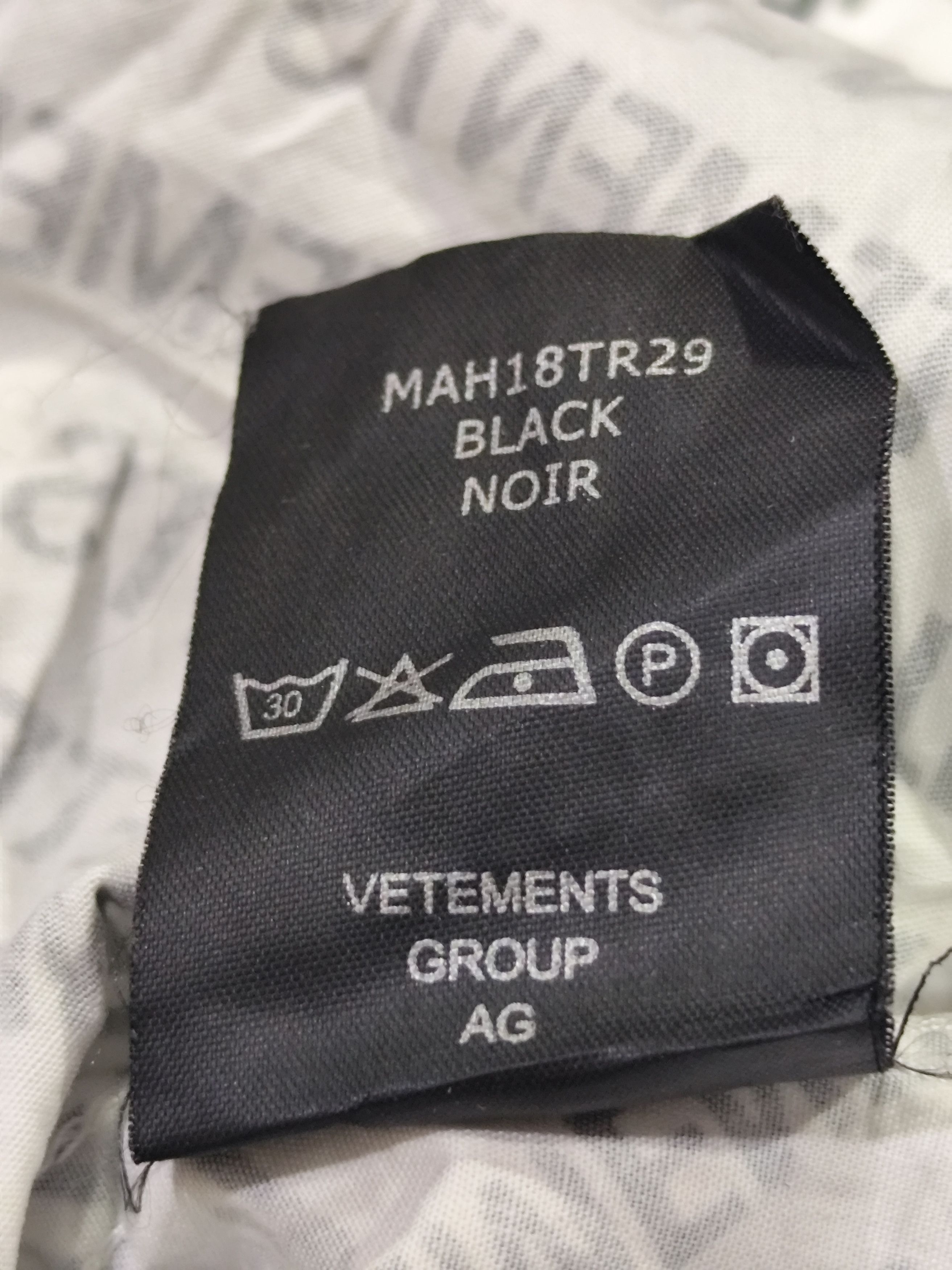 Vetements VETEMENTS MONOGRAM POUR HOMME TRICOT 2018 BY DEMNA GVASALIA Size US S / EU 44-46 / 1 - 12 Thumbnail