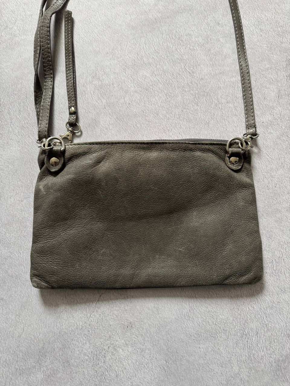 Vintage Vintage Distressed Leather Crossbody Bag Y2K Style Size ONE SIZE - 2 Thumbnail