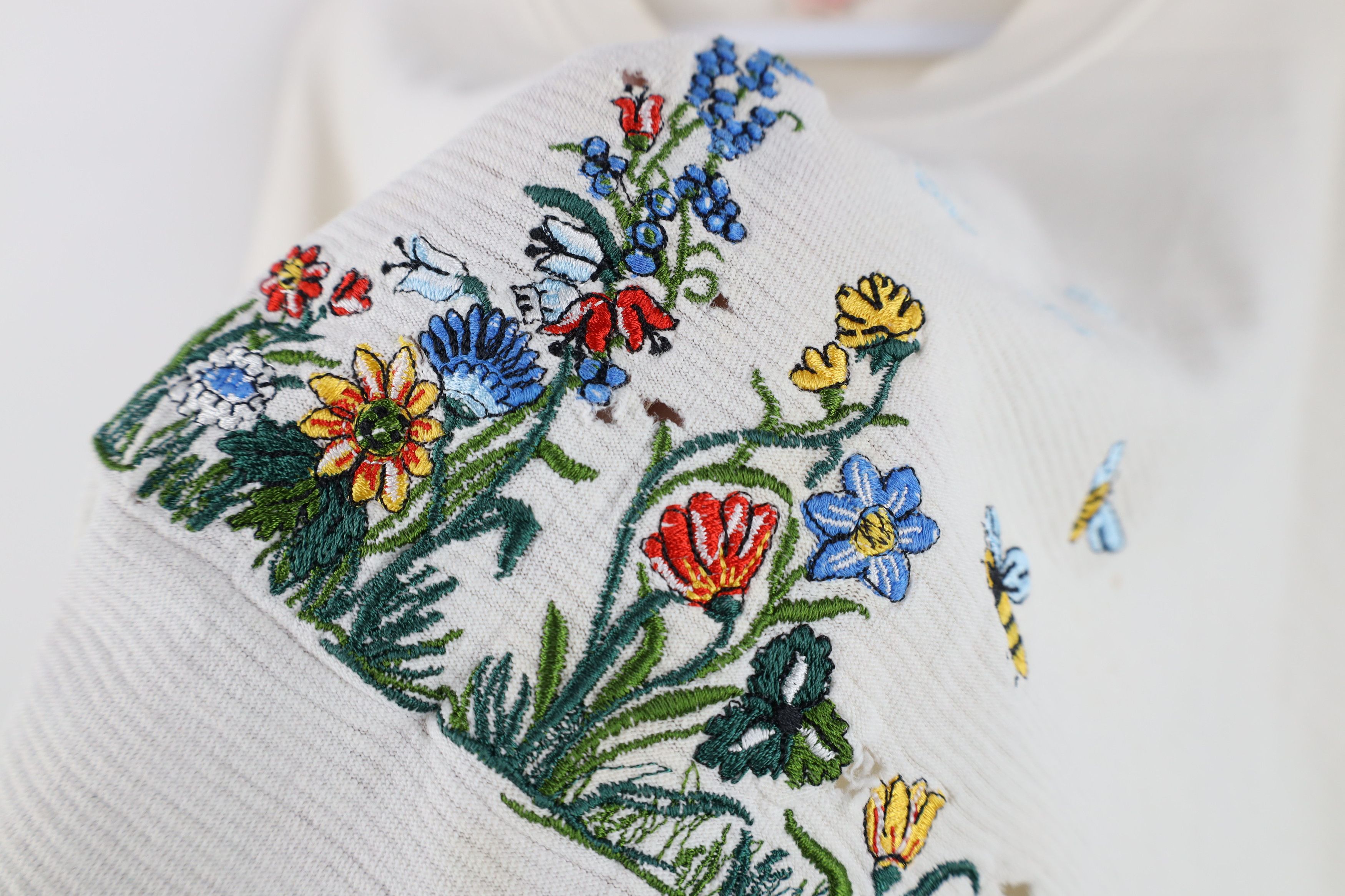 Vintage Vintage 90s Streetwear Canada Bees Flower Ribbed T-Shirt Size L / US 10 / IT 46 - 8 Thumbnail