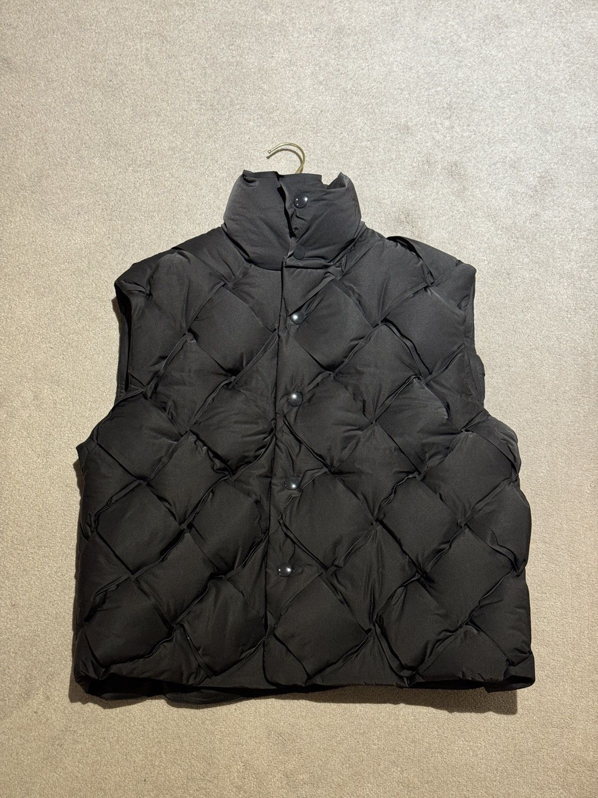 image of Bottega Veneta Intrecciato Padded Shell Gilet Xs in Black, Men's