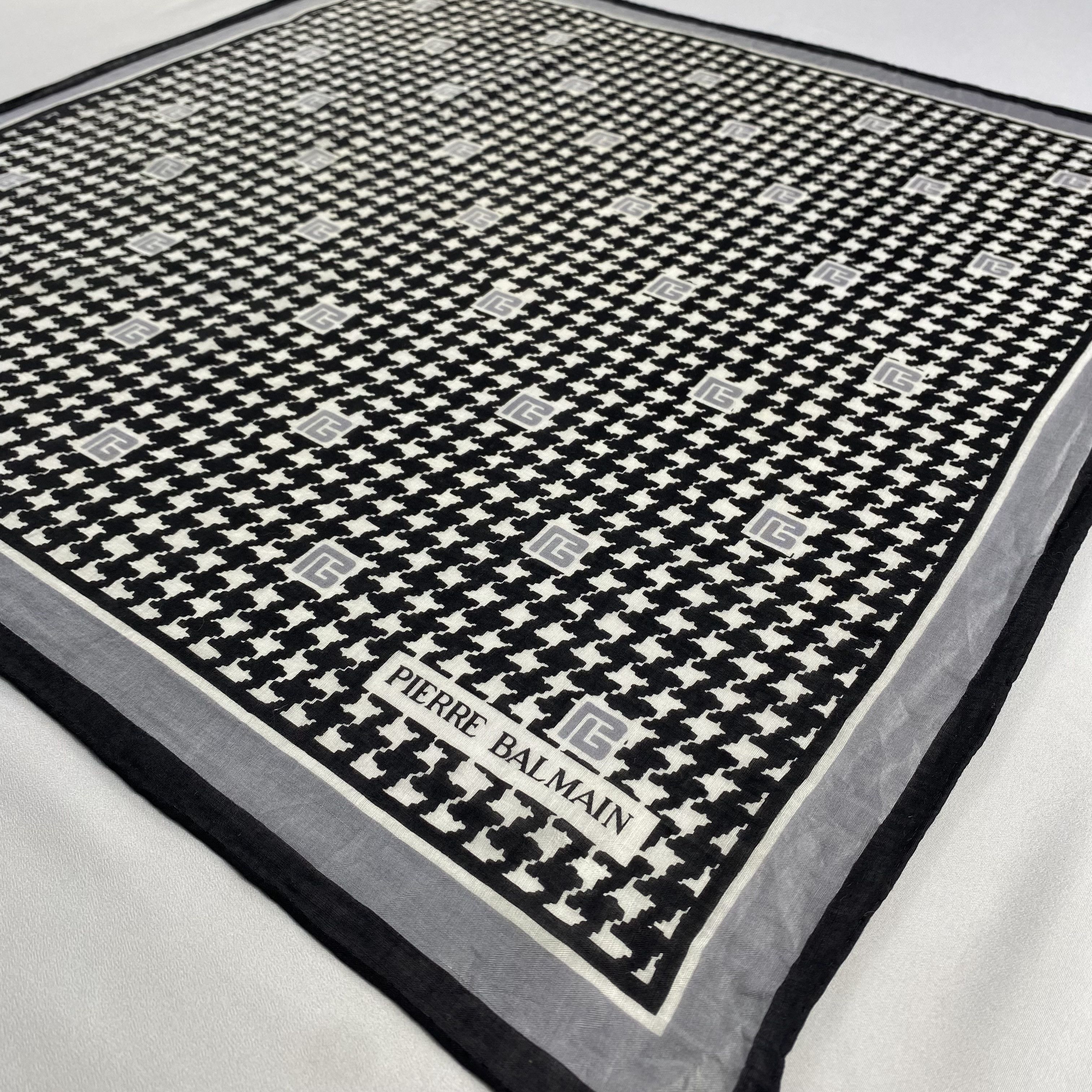 Pierre Balmain × Vintage Pierre Balmain Bandana/ Handkerchief / Neckerchief-P1120 Size ONE SIZE - 2 Thumbnail