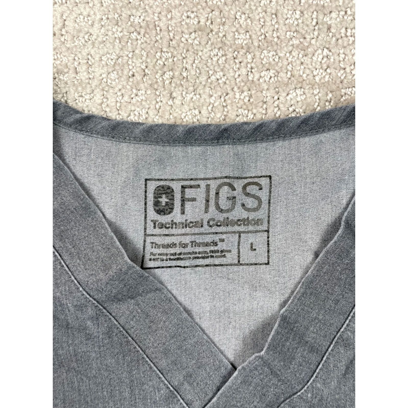Vintage FIGS Scrubs Top Mens L Gray Leon Pocket V Neck Technical Collection Nurse Size US L / EU 52-54 / 3 - 4 Thumbnail