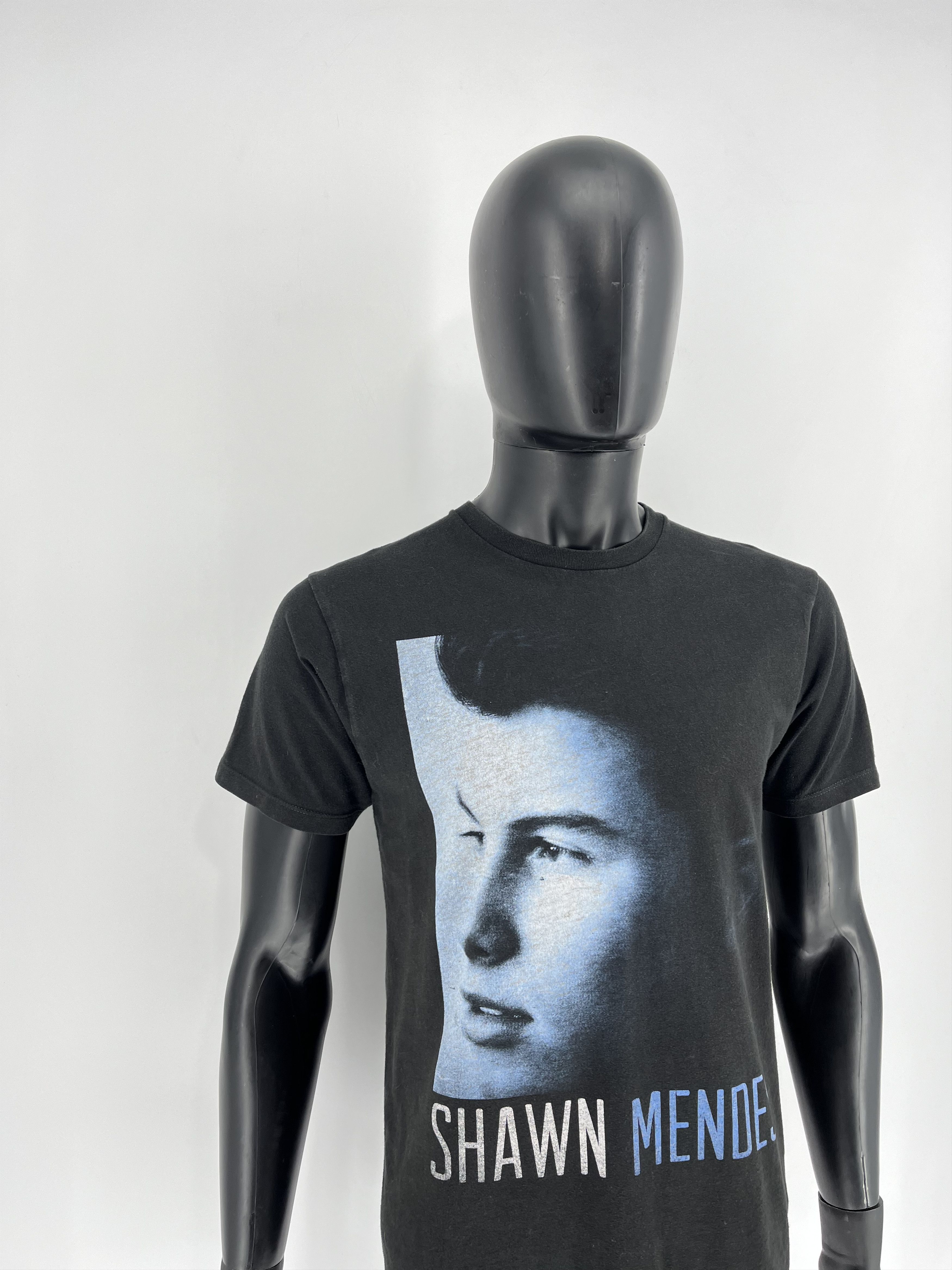 Band Tees × Vintage Vintage Shawn Mendes Big Logo Illuminate World Tour Tee Size US M / EU 48-50 / 2 - 3 Thumbnail