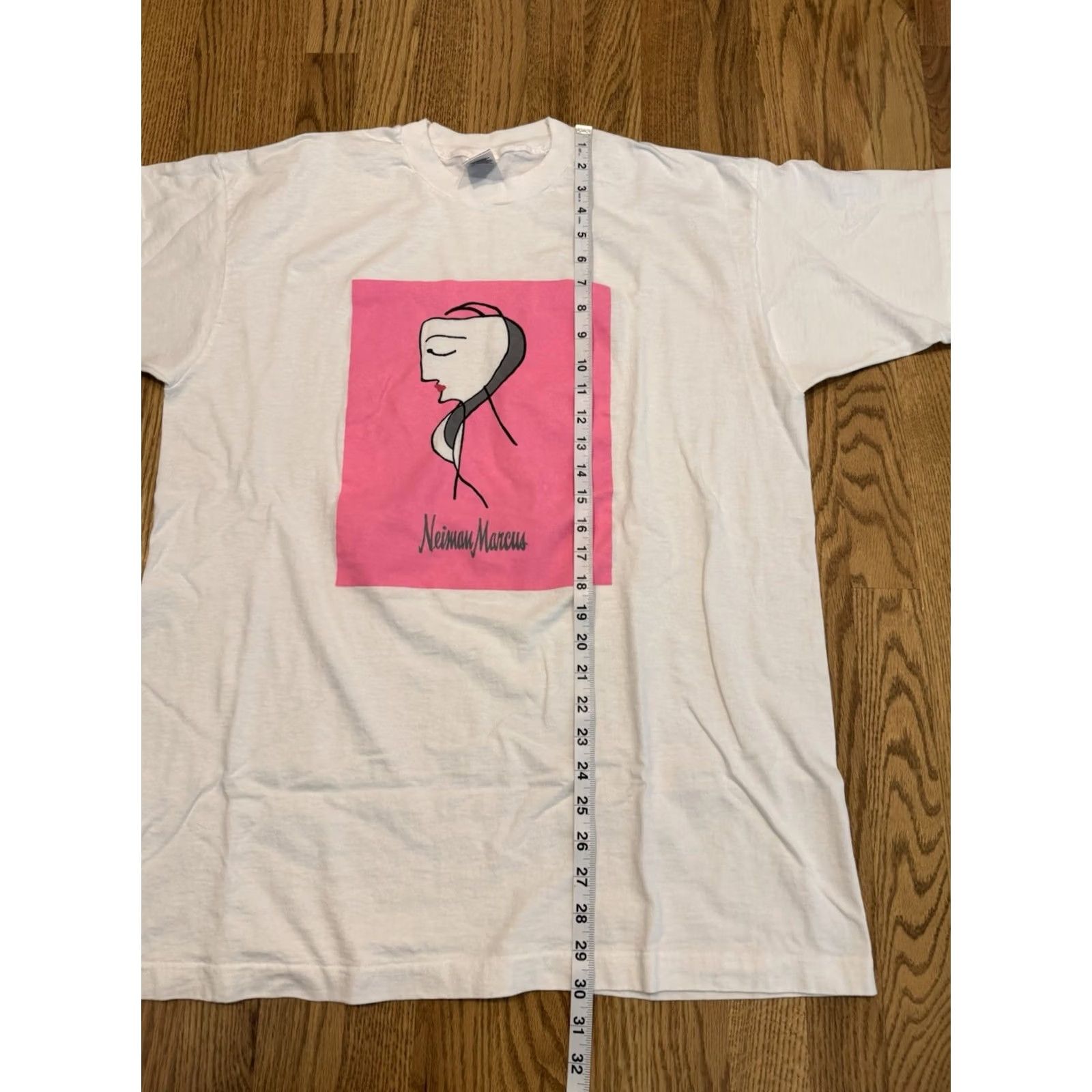Fruit Of The Loom VINTAGE Neiman Marcus Art Graphic T Shirt XL White 90s Chicago Vtg Mens Short Sleeve Graphic Art Designer 90s Chicago White XL Size US XL / EU 56 / 4 - 6 Thumbnail