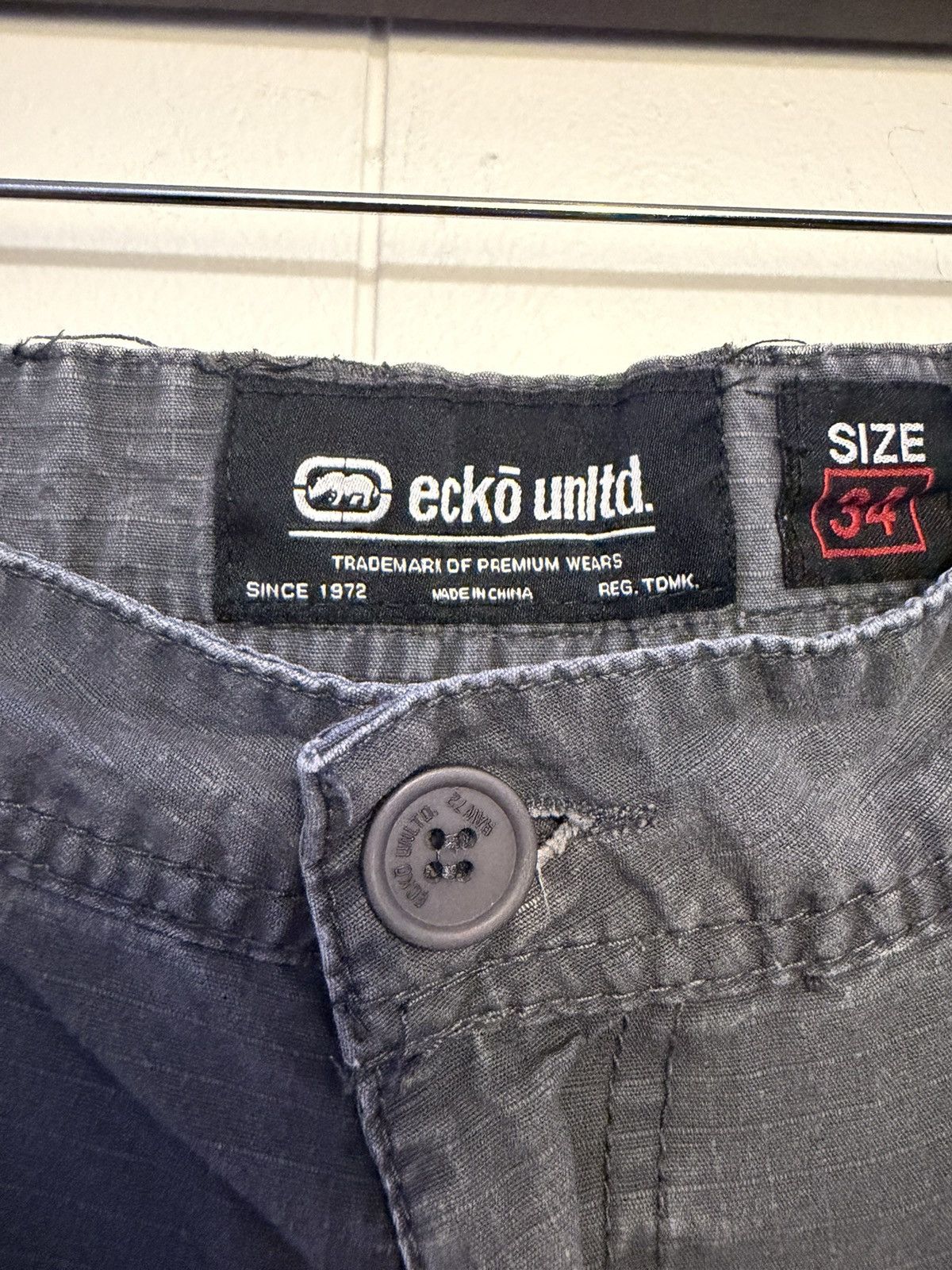 Ecko Unltd. Ecko Unltd. grey cargo shorts Size US 34 / EU 50 - 3 Thumbnail