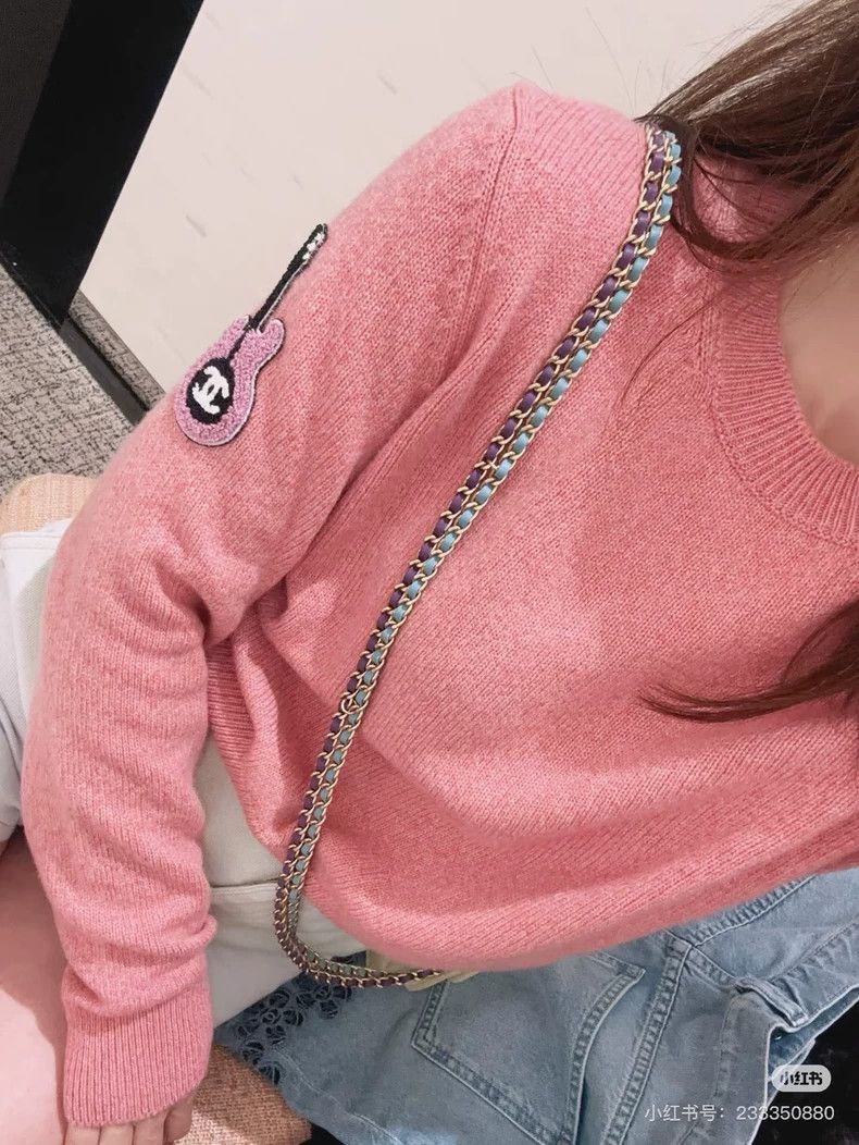 Chanel Chanel 24A pink guitar badge round-neck knitted sweater Size S / US 4 / IT 40 - 8 Thumbnail