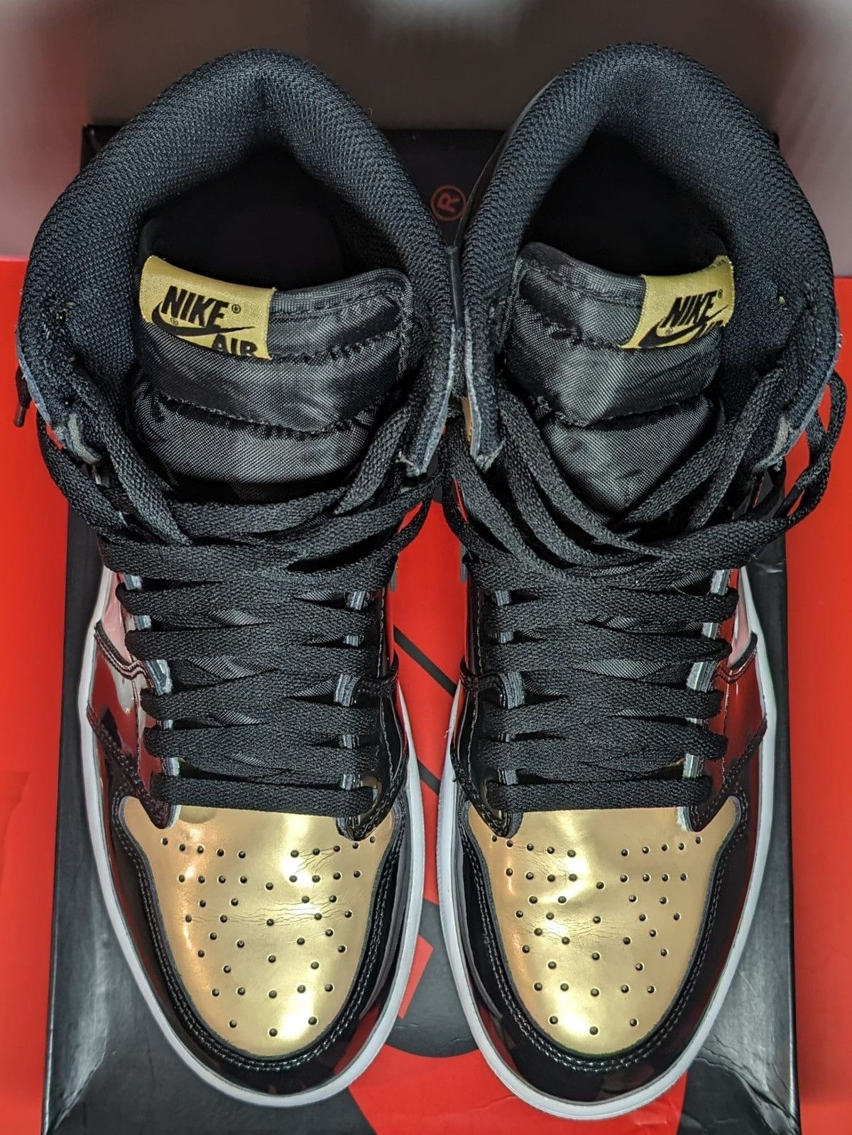 Jordan Brand Size 10 - Jordan 1 Retro High OG NRG Gold Toe 2018 Size US 10 / EU 43 - 2 Thumbnail