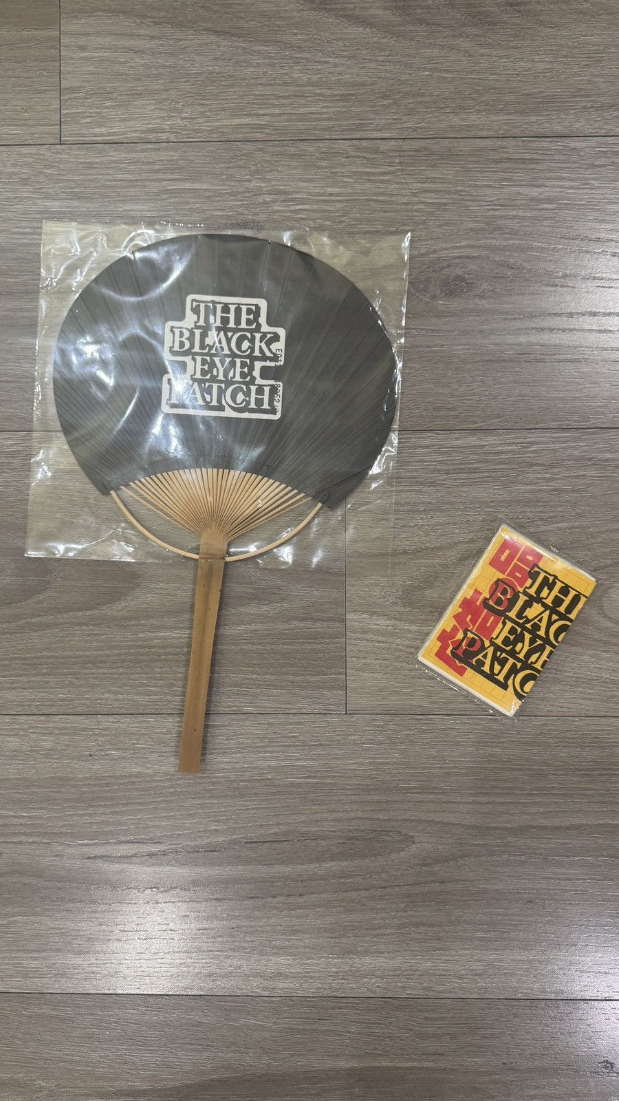 BlackEyePatch Black Eye Patch Fan and pocket tissue set Size ONE SIZE - 1 Thumbnail