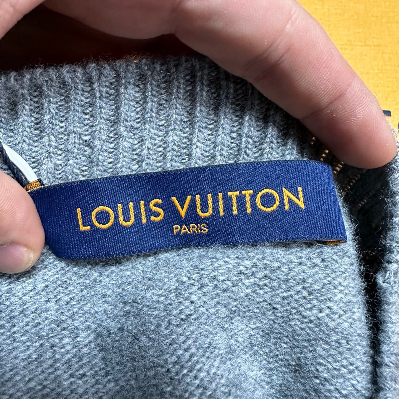 Louis Vuitton LOUIS VUITTON LV Grey Xiashanhu Logo Sweater Nextarrow-2412 Size US L / EU 52-54 / 3 - 3 Thumbnail