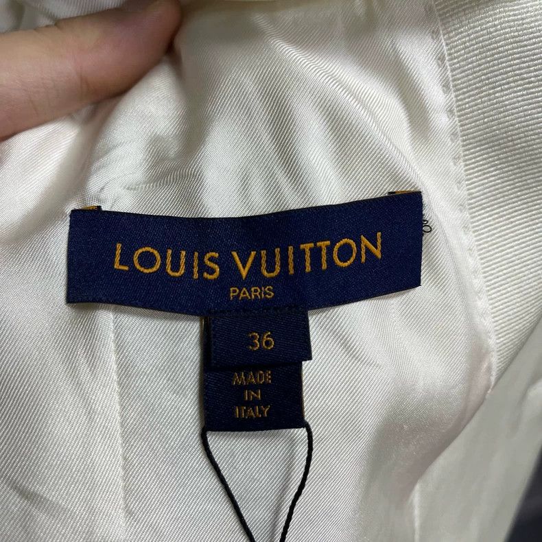 Louis Vuitton Louis Vuitton Pearl white V-neck solid striped blazer Size XS / US 0-2 / IT 36-38 - 3 Thumbnail