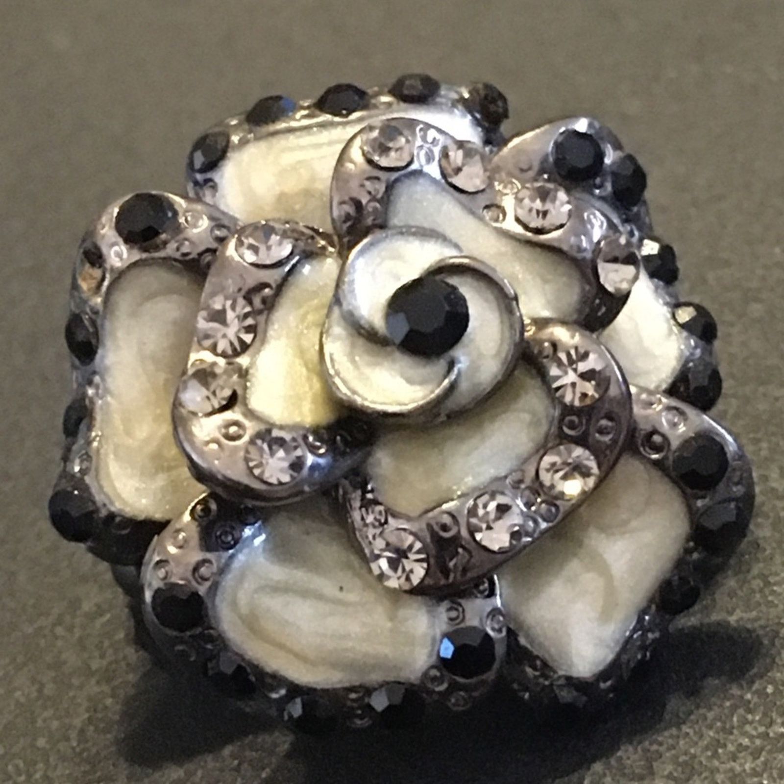 Vintage Vintage enamel faceted crystal rose brooch Size ONE SIZE - 5 Thumbnail