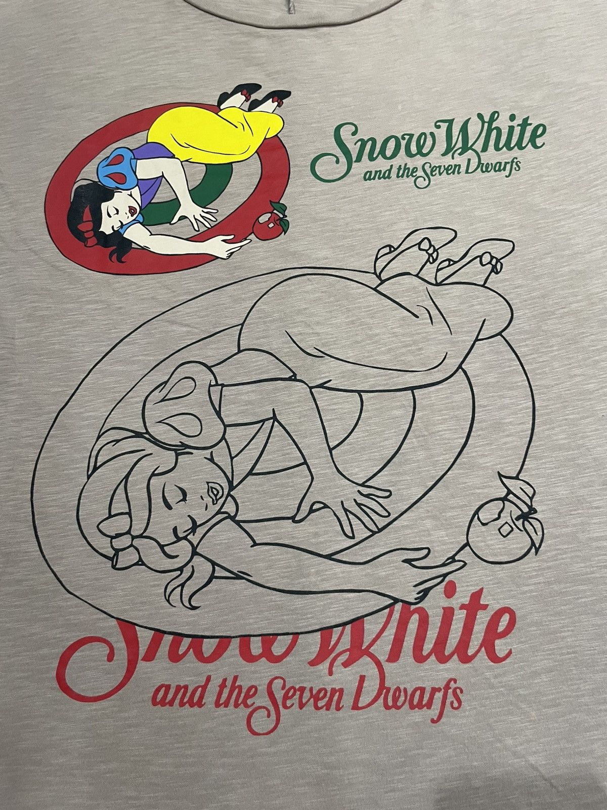 Disney UNIQLO UNDERCOVER x DISNEY SNOW WHITE WOMEN TSHIRT Size US L / EU 52-54 / 3 - 6 Thumbnail