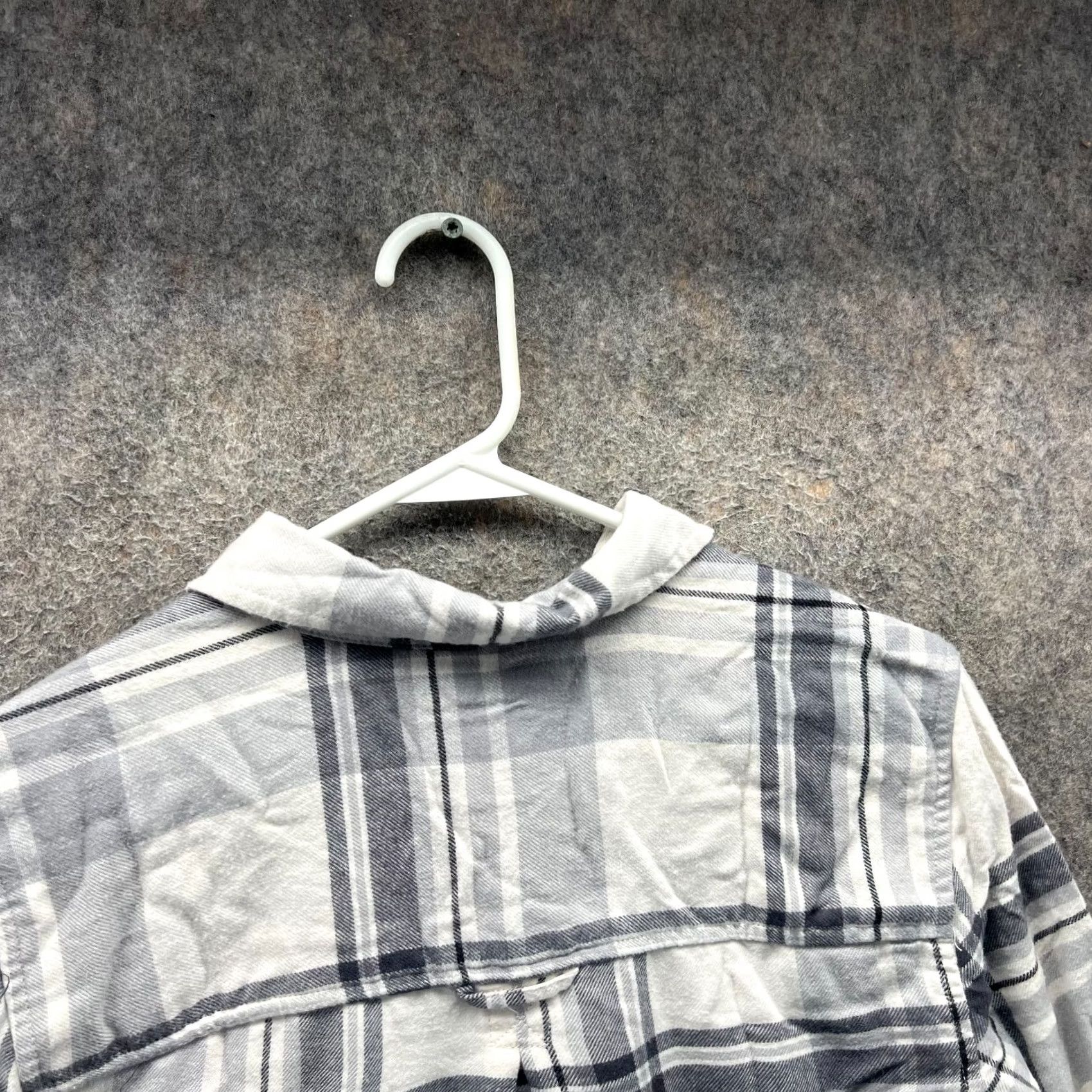 American Eagle Outfitters American Eagle Outfitters Shirt Womens Medium Gray Plaid Button-Down Flannel Soft Size M / US 6-8 / IT 42-44 - 3 Thumbnail