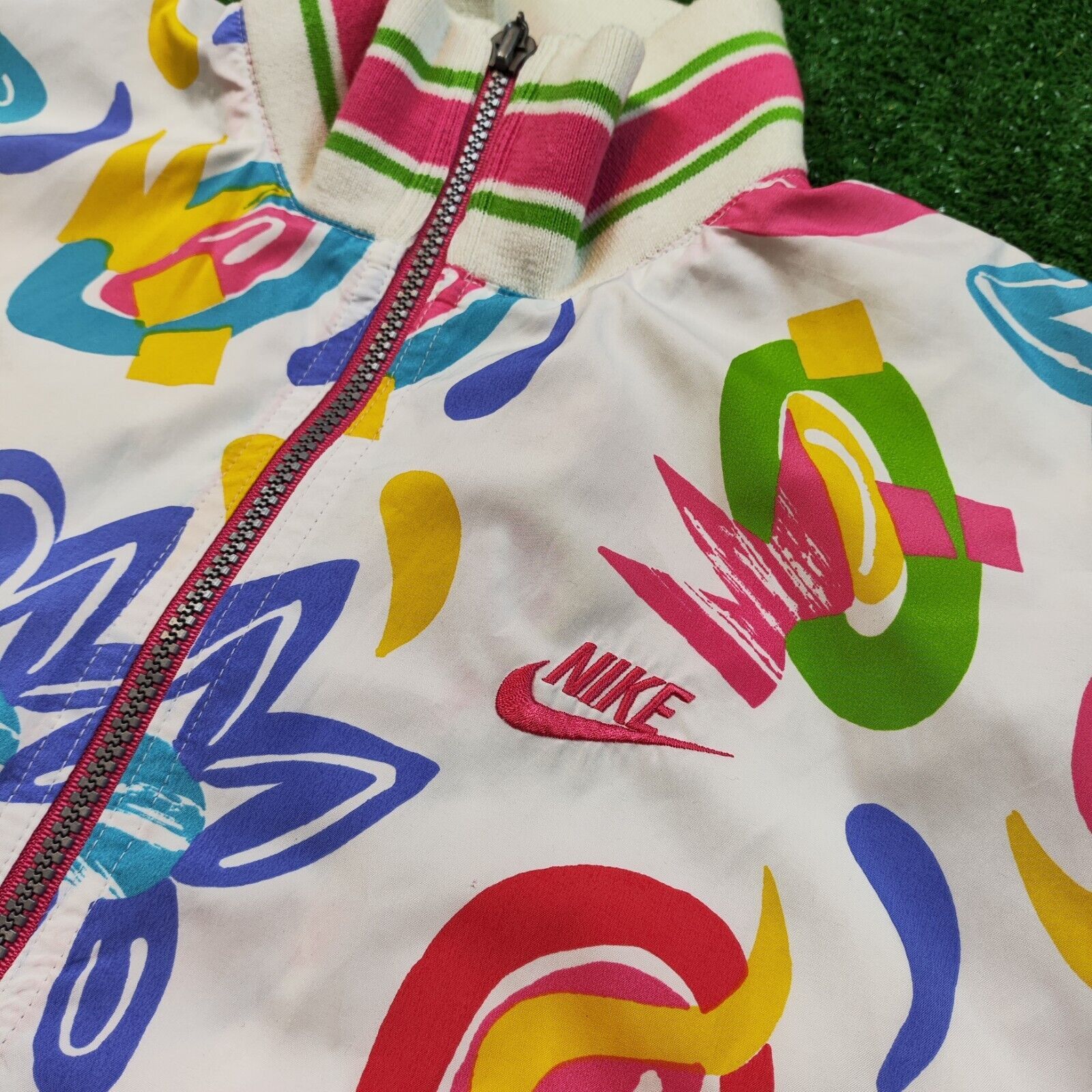 Nike VTG Nike Jacket Womens Small Full Zip Windbreaker Floral Size S / US 4 / IT 40 - 3 Thumbnail