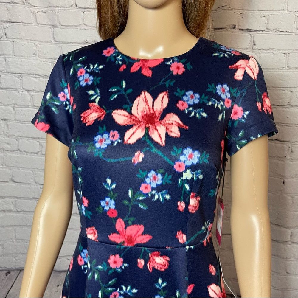 Vince Camuto NWT New Vince Camuto Floral Short Sleeve Scuba Fit & Flare Size XS / US 0-2 / IT 36-38 - 4 Thumbnail