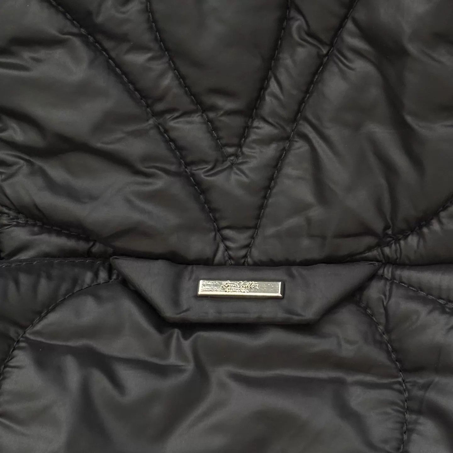 Louis Vuitton LV Monogram embossed hooded padded jacket 48 99 Size US M / EU 48-50 / 2 - 7 Thumbnail