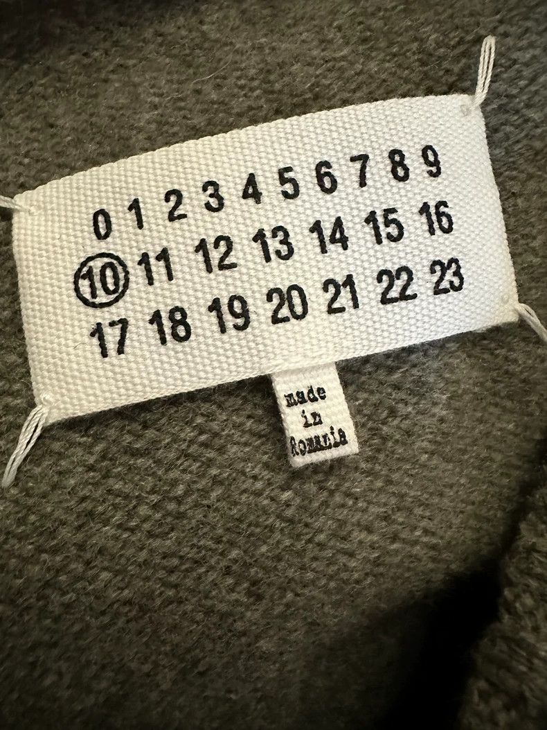 Maison Margiela Maison Margiela V-neck wool sweater Size US S / EU 44-46 / 1 - 3 Thumbnail