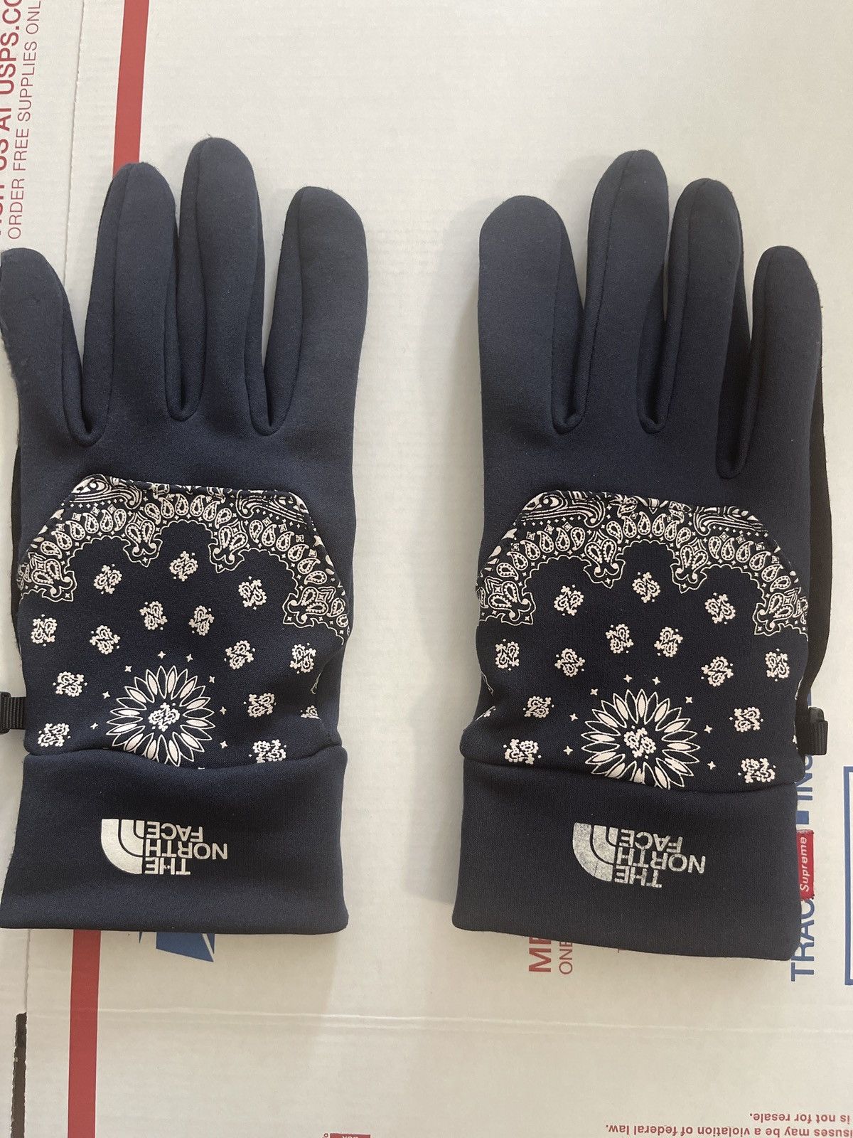 Supreme × The North Face Supreme x The North Face gloves Size ONE SIZE - 2 Thumbnail