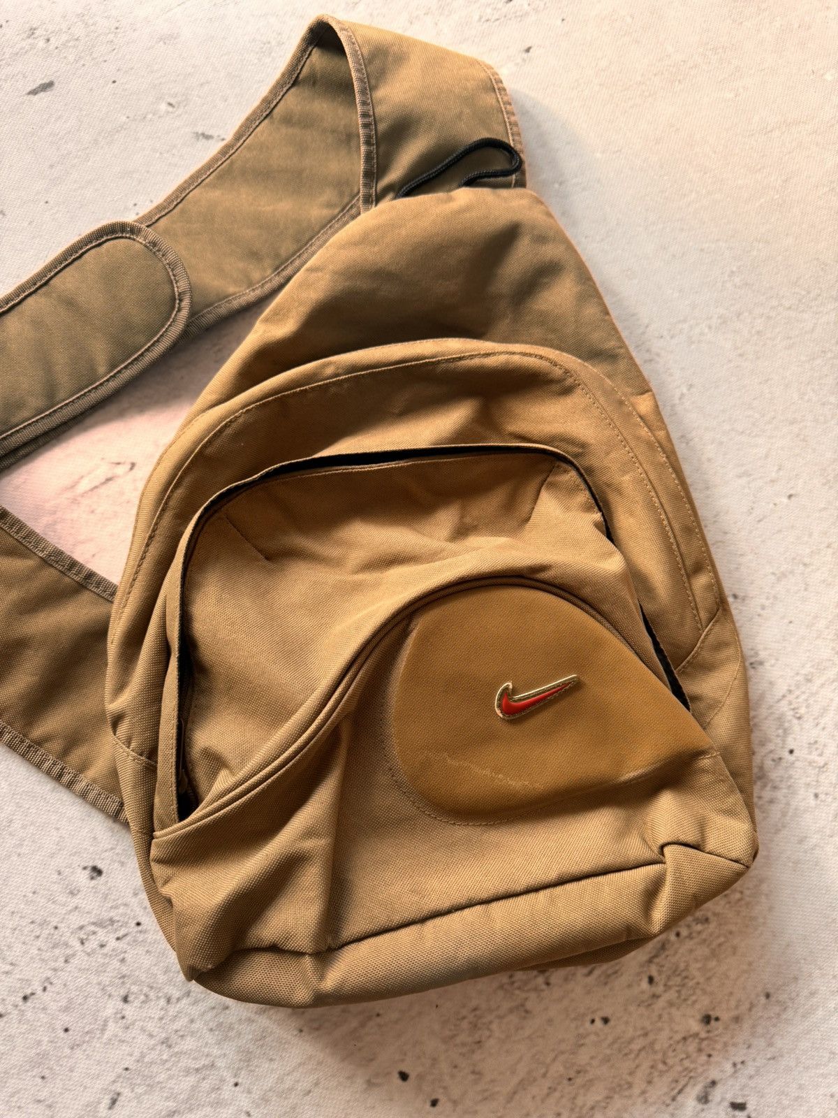 NIKE VINTAGE BROWN BASIC SLING BAG DRIP DROLL