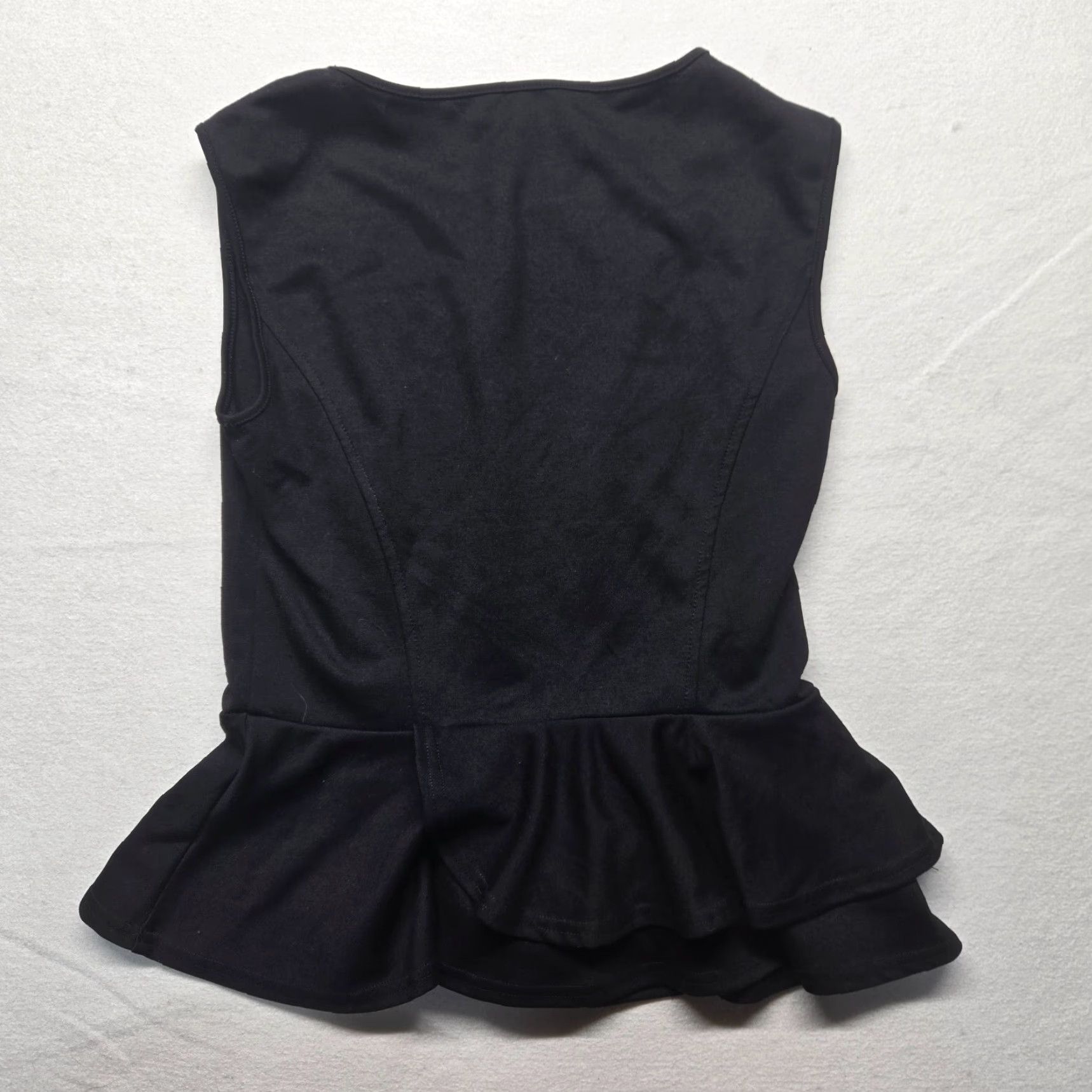 Vintage Cable & Gauge Solid Black Ruffled Sleeveless Tank Shirt Adult Women S Small Black Sleeveless Blouse Camisole 90s style? Size S / US 4 / IT 40 - 7 Thumbnail
