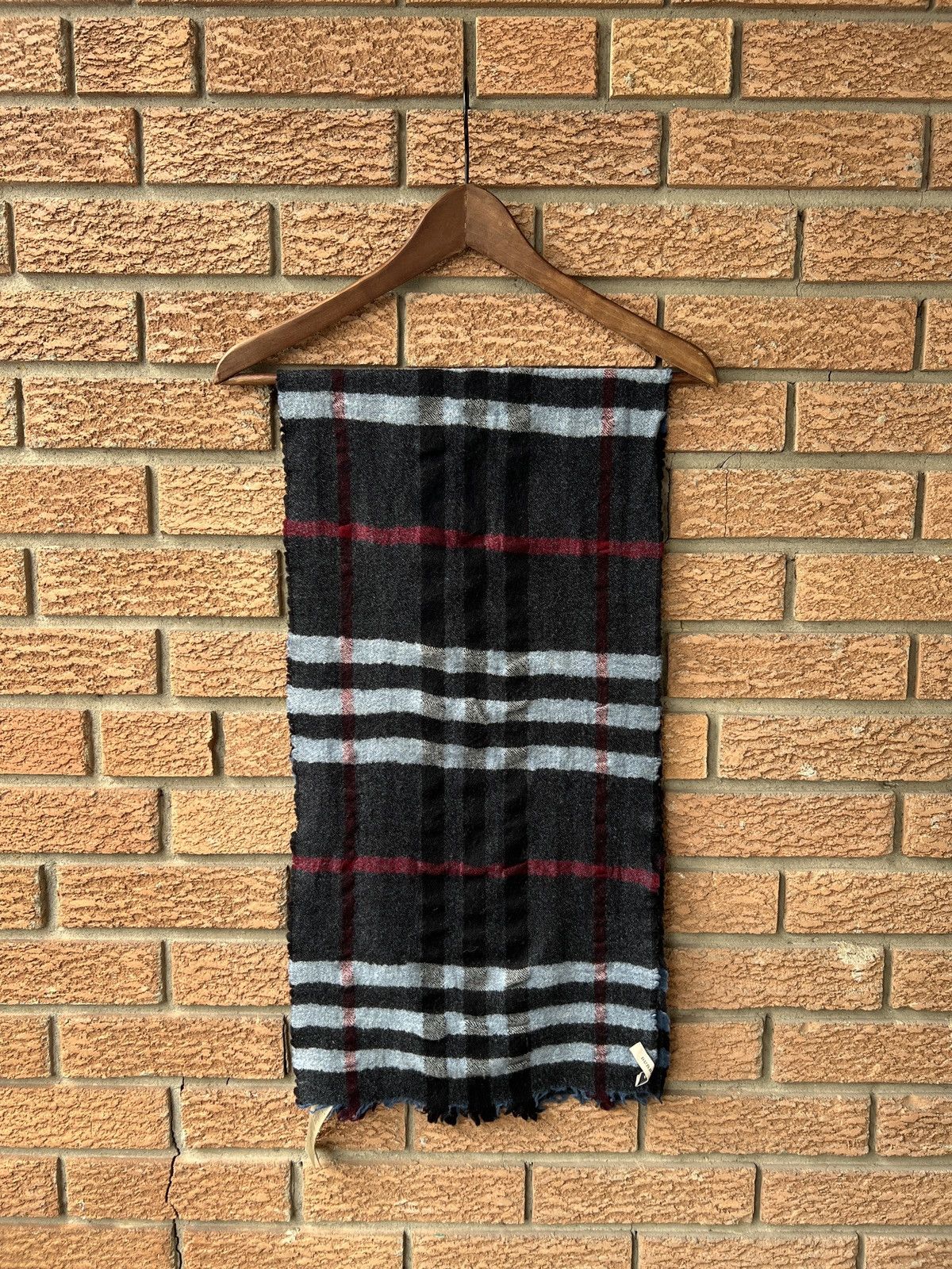 Burberry BURBERRY LAMBSWOOL SCARF/SHAWL Size ONE SIZE - 1 Thumbnail