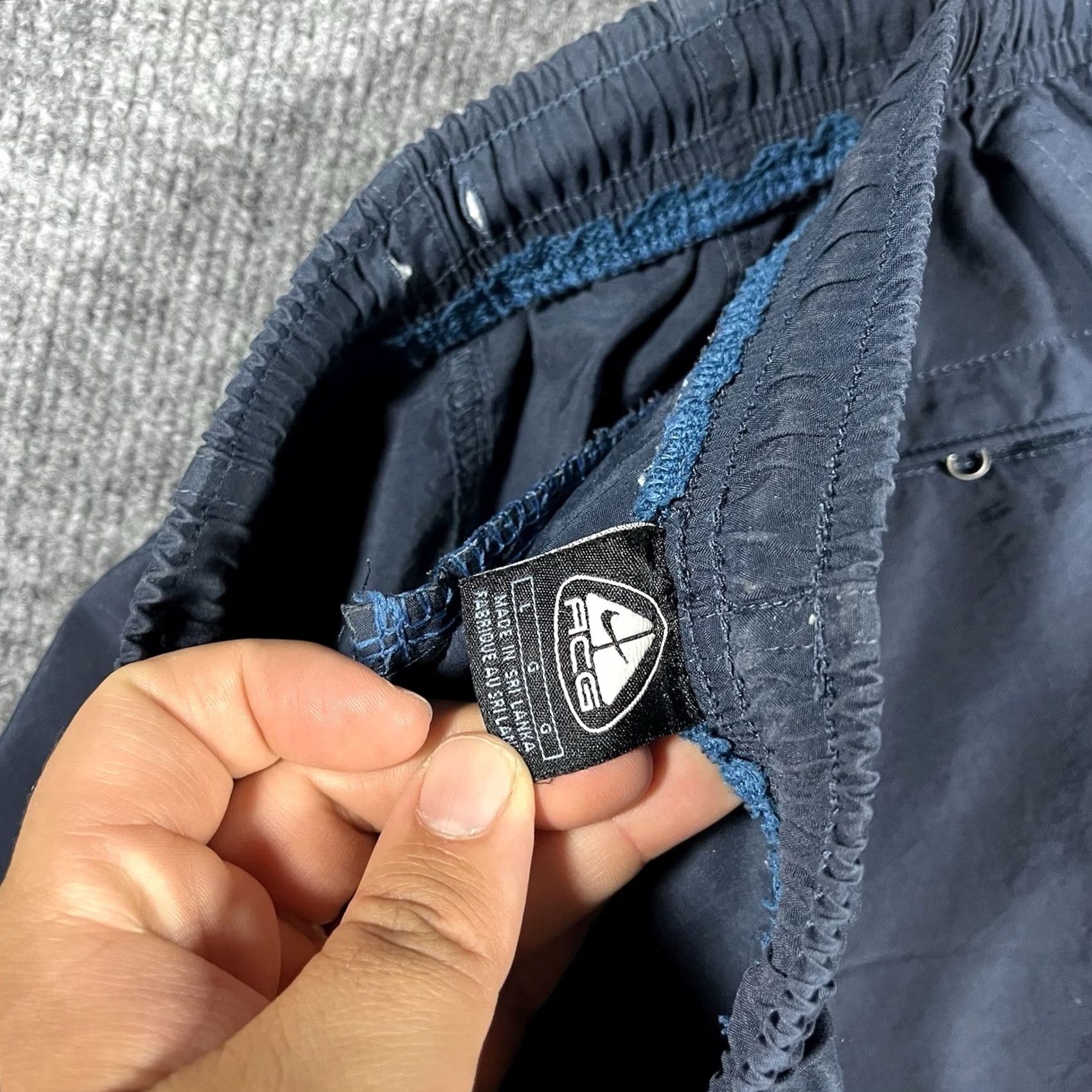 Nike VINTAGE Nike ACG Trail Shorts Mens Large Navy Nylon 2000s Swoosh Check Size US 33 - 7 Thumbnail